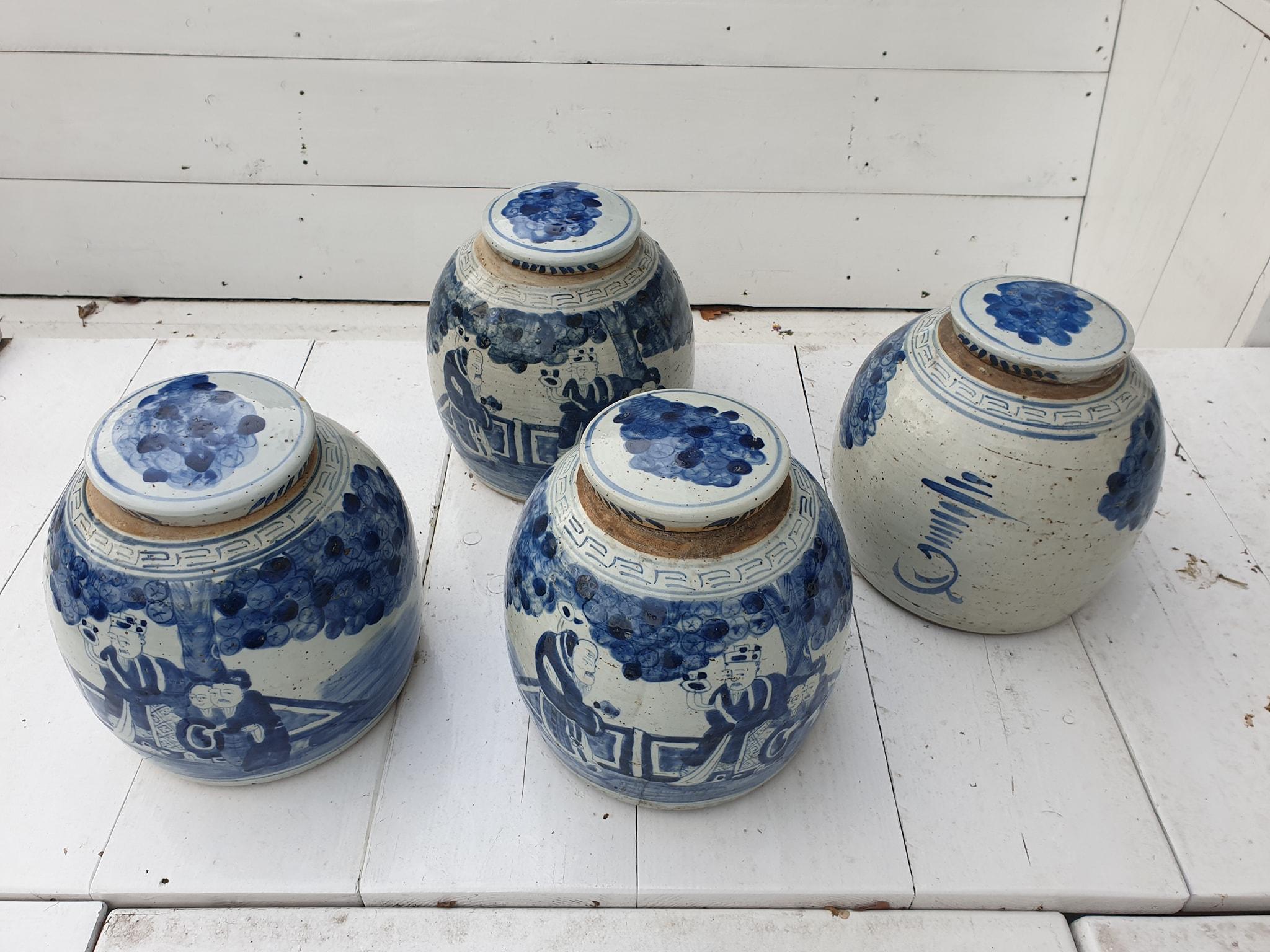 One of Two Chinese Porcelain Glazed Figural Ginger Jars with Lids, 19th Century en vente 6