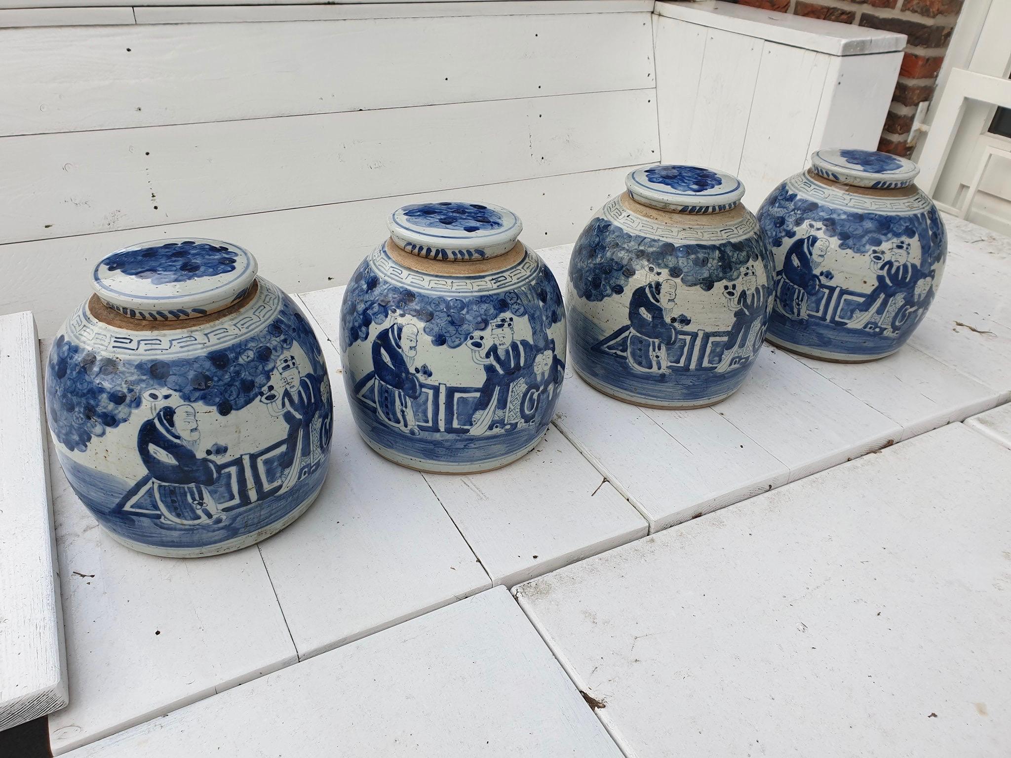 One of Two Chinese Porcelain Glazed Figural Ginger Jars with Lids, 19th Century In Good Condition For Sale In Antwerp, BE