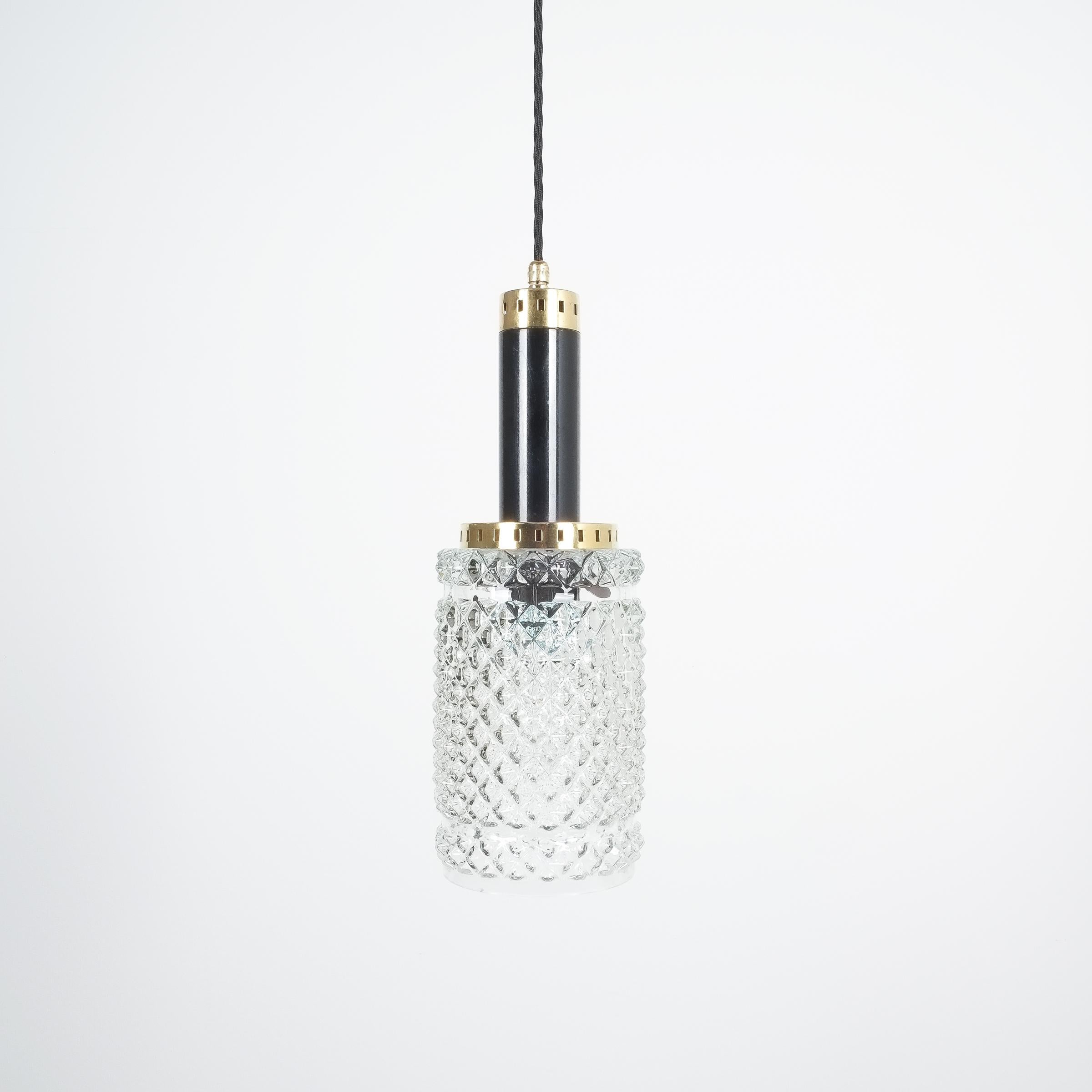 Mid-Century Modern One of Four Pendant Lamps Crystal Glass attributed to Stilnovo, circa 1962 For Sale