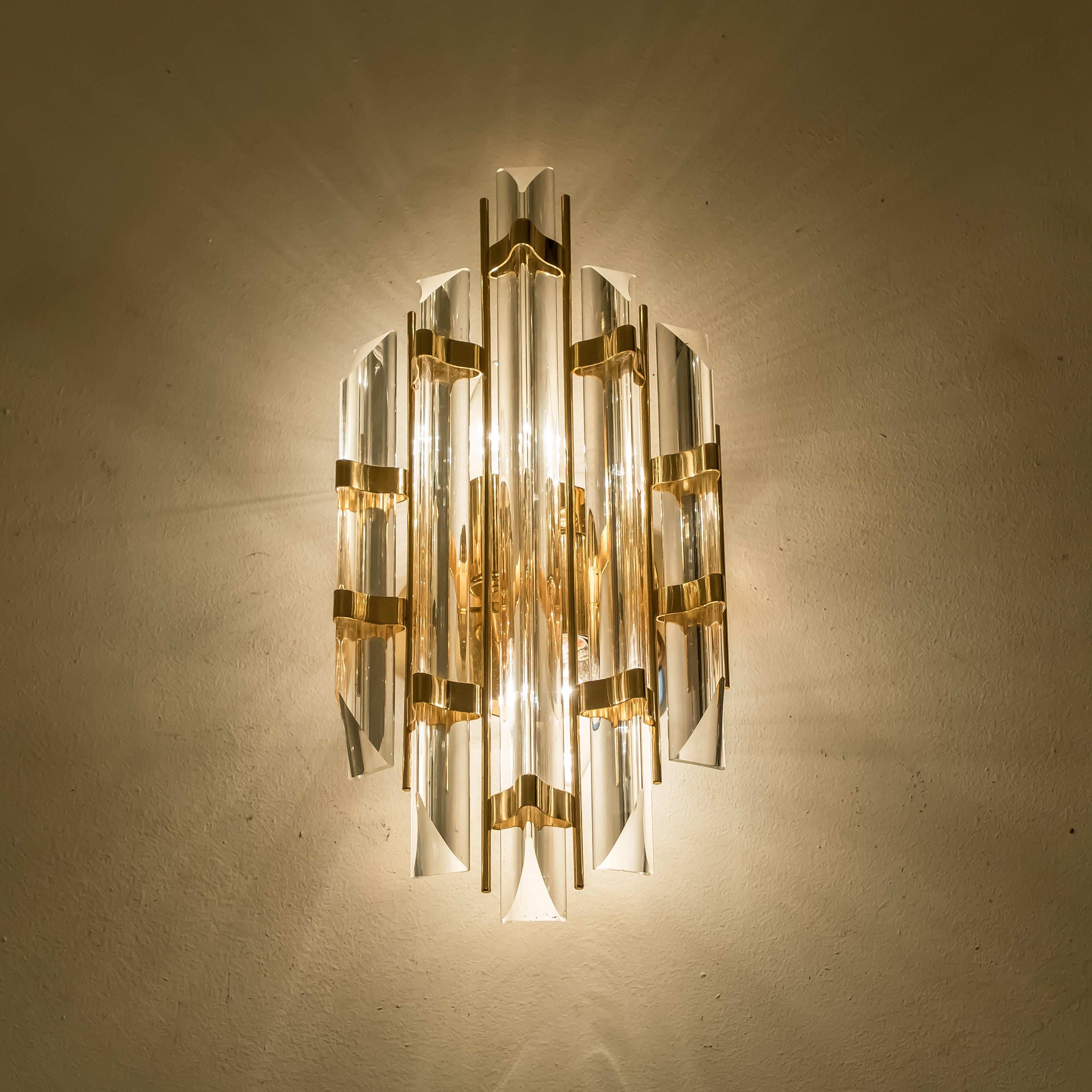 L'une des quatre appliques de style Venini en verre de Murano et laiton, Italie en vente 3
