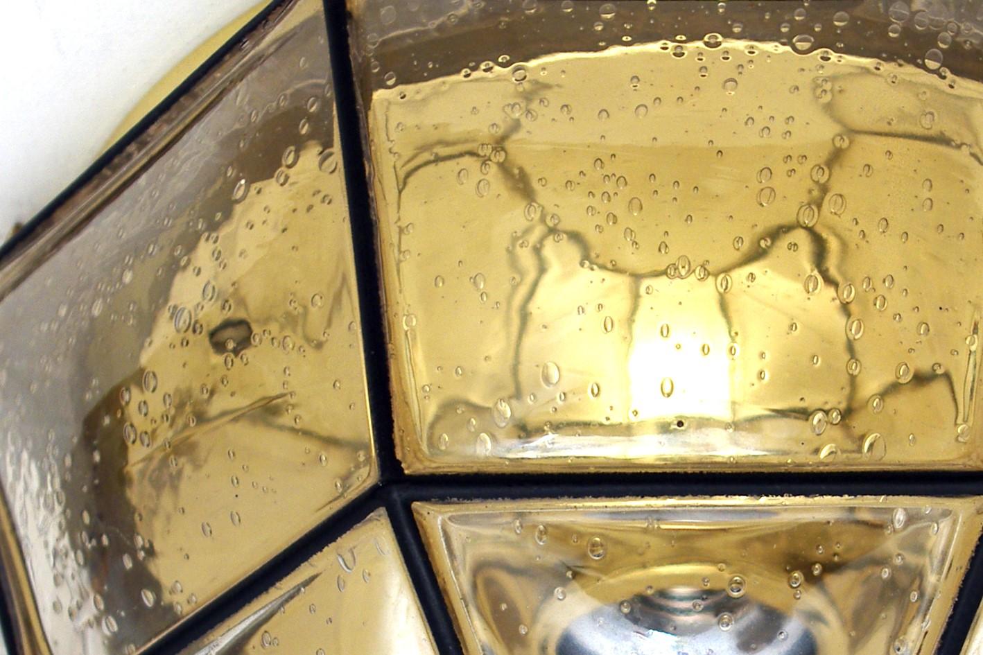 Uno de ... Plafón o aplique de vidrio soplado alemán vintage de los años 60 Alemán en venta