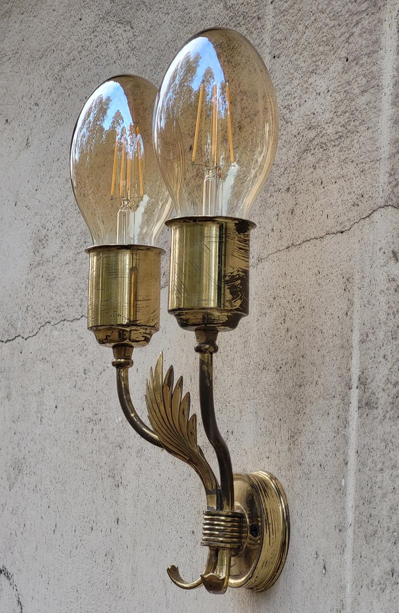 One of... Italian Vintage Sculptural Brass Sconce Wall Light, 1950s In Good Condition For Sale In Berlin, DE