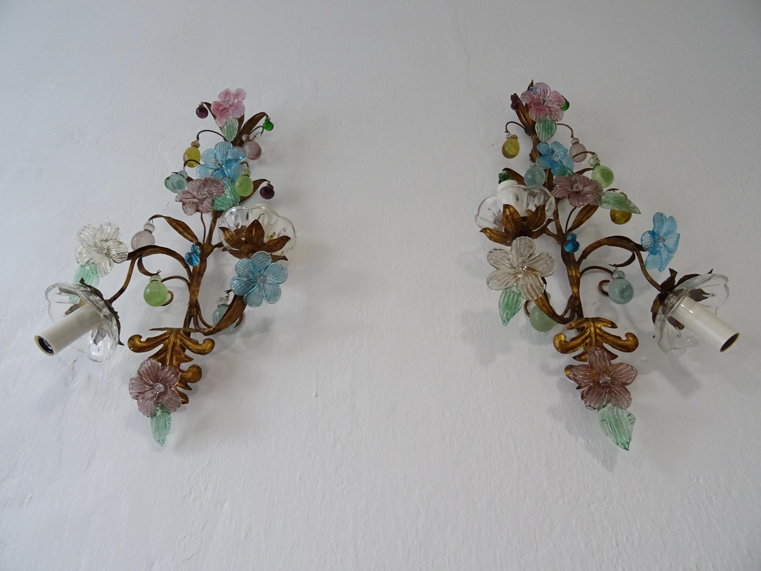One of kind French Colourful Murano Glass Flowers & Drops Sconces, circa 1930 In Good Condition For Sale In Modena (MO), Modena (Mo)