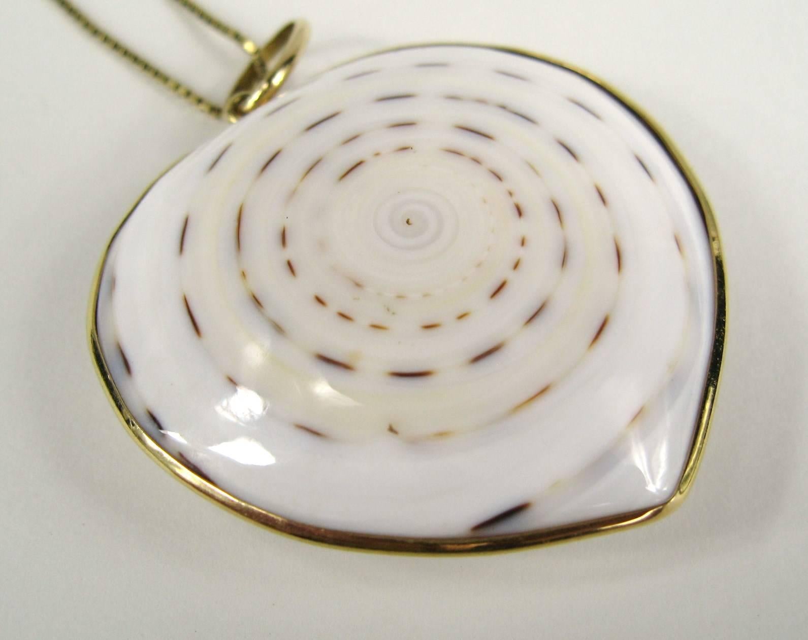 Femenino o masculino Collar Corazón de Concha Envuelto en Oro de 18k uno a erre en venta