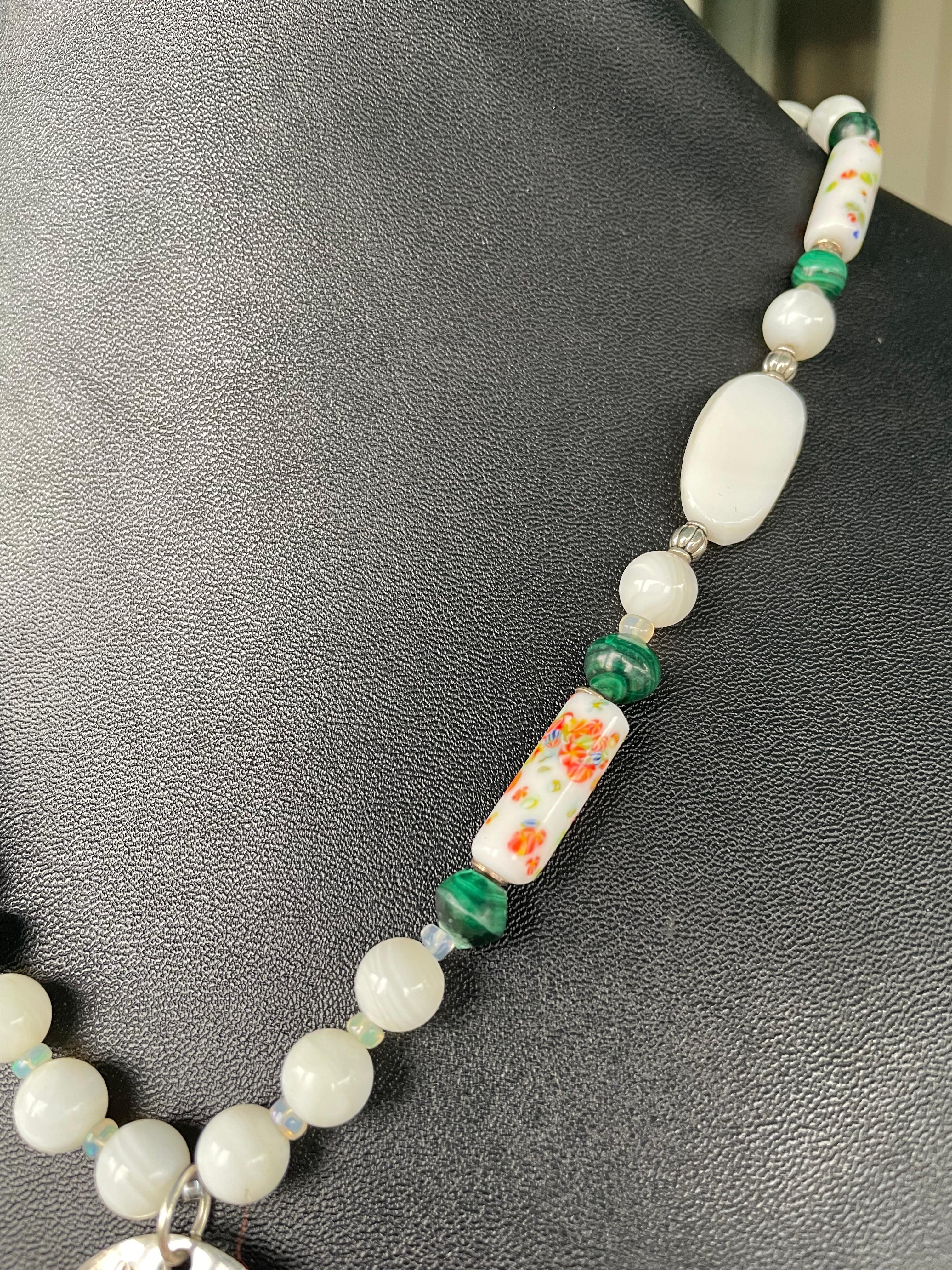 Einer der  Einzigartig, im Stil des Südwestens, handgefertigt, Sterlingsilber, Perlmutt-Halskette (Perle) im Angebot