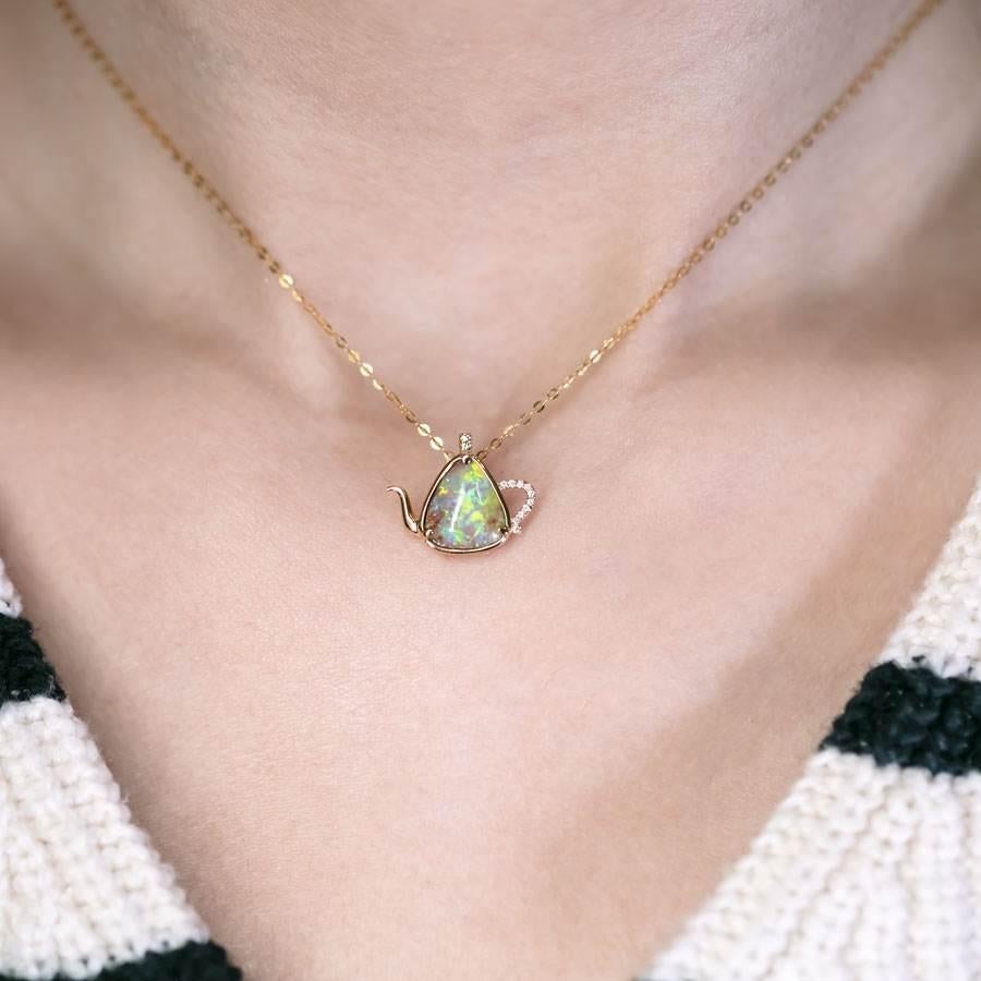 Arts and Crafts Collier Teapot Boulder Opal & Diamond, Tsavorite en or jaune 18 carats, unique en son genre en vente