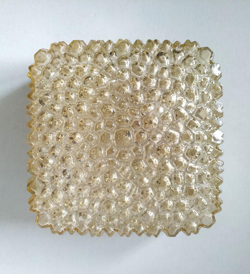 Mid-Century Modern Un des... Plafonnier ou applique murale en verre ambré de style allemand du milieu du siècle dernier en vente