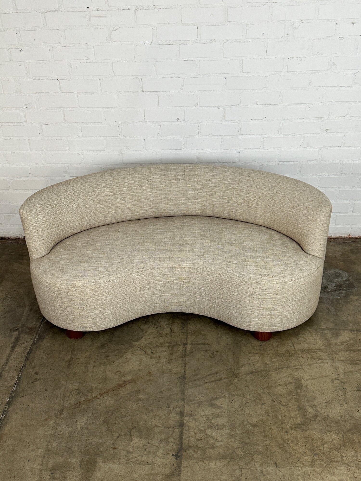 One of One Handcrafted Kidney Sofa In Good Condition For Sale In Los Angeles, CA