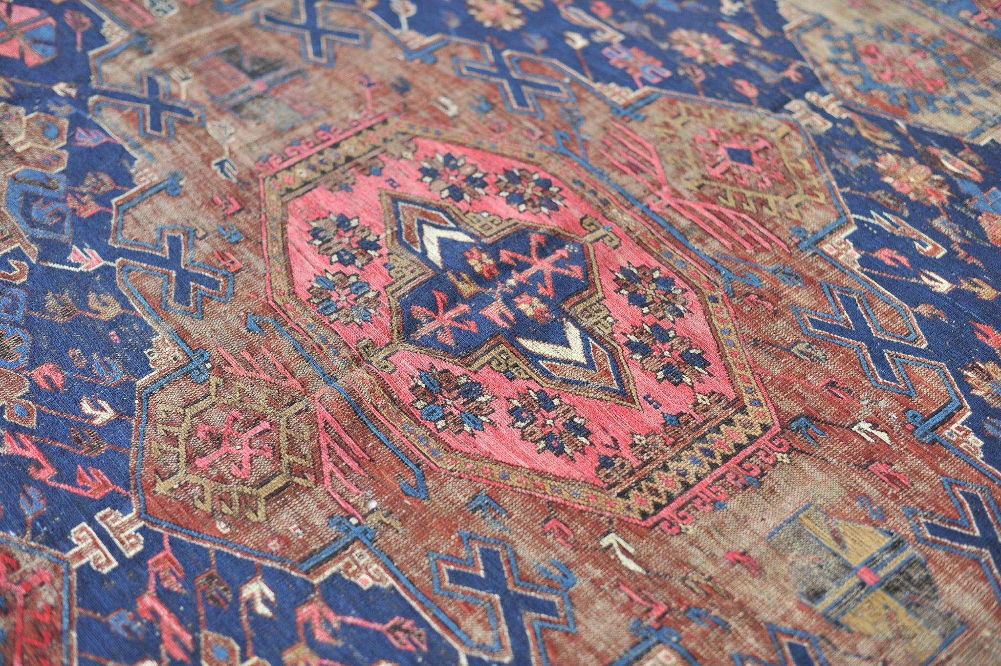 Tapis palatial surdimensionné en textile de Sumac ancien, vers 1910 en vente 3