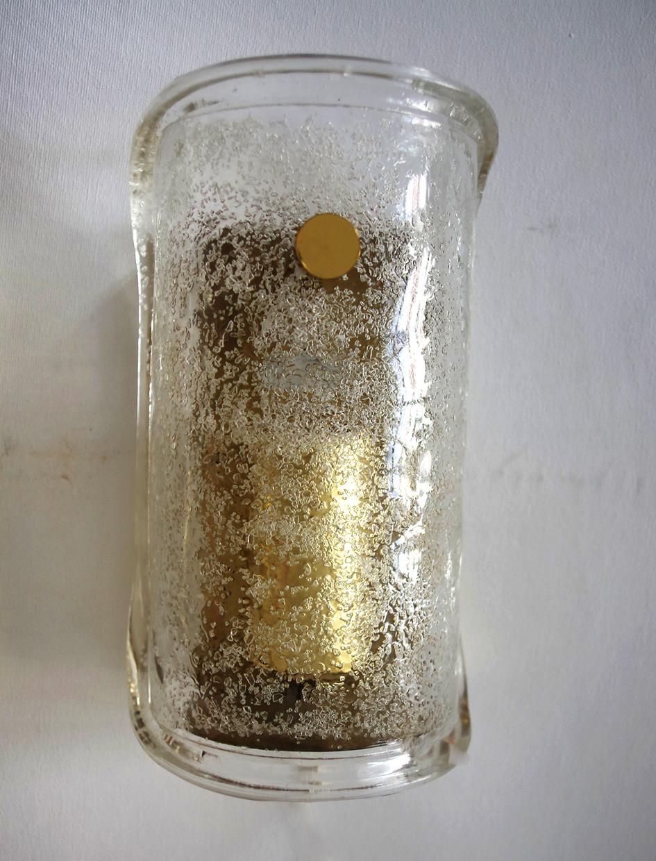 Einer der... Seltene deutsche Vintage-Wandleuchten aus geblasenem Glas, 1960er Jahre (Poliert) im Angebot