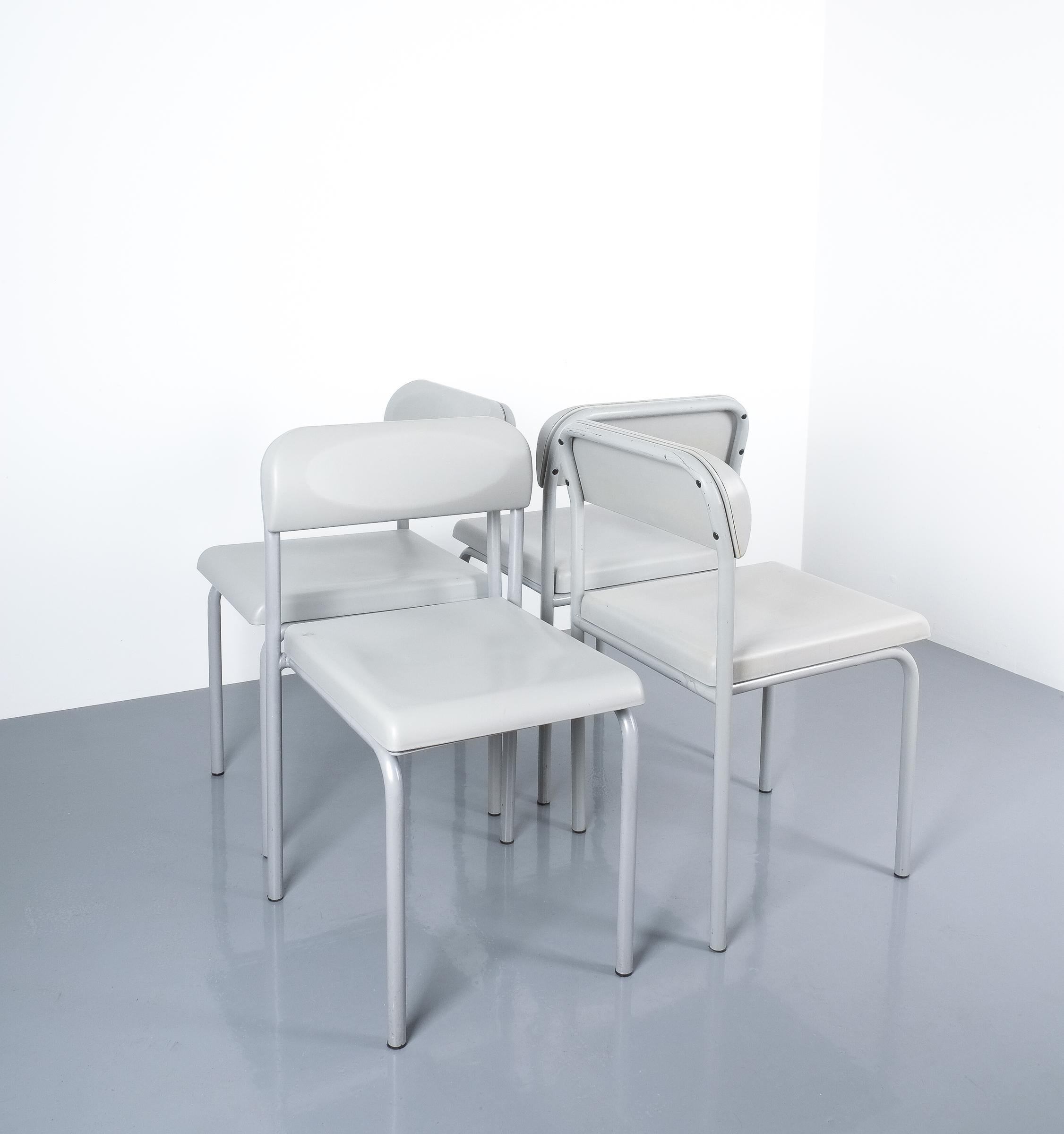 Ettore Sottsass Griechische Stühle, einer von sieben grauen Bieffeplast-Stühlen, Italien, 1980 im Angebot 2
