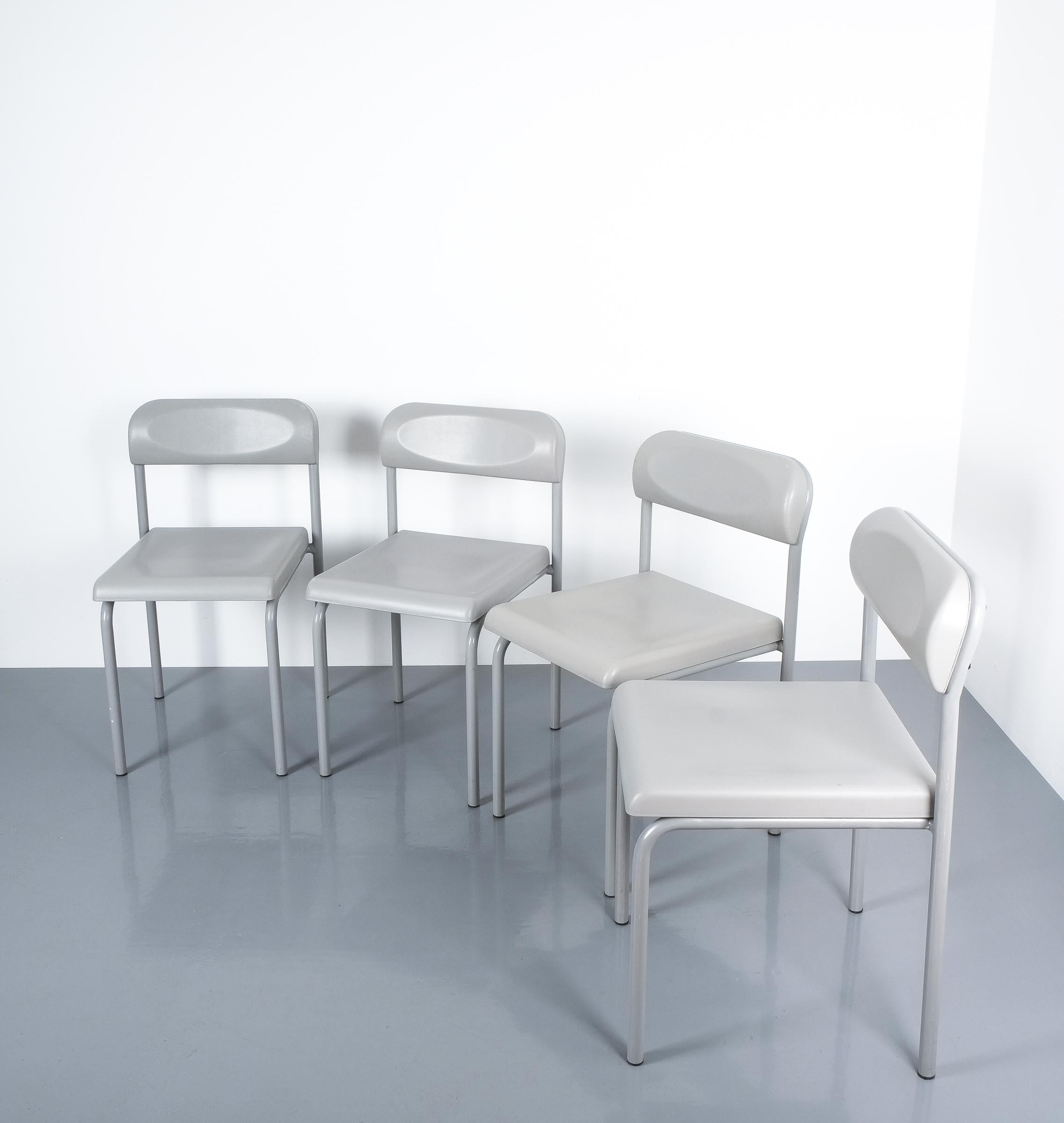 Ettore Sottsass Griechische Stühle, einer von sieben grauen Bieffeplast-Stühlen, Italien, 1980 im Angebot 11