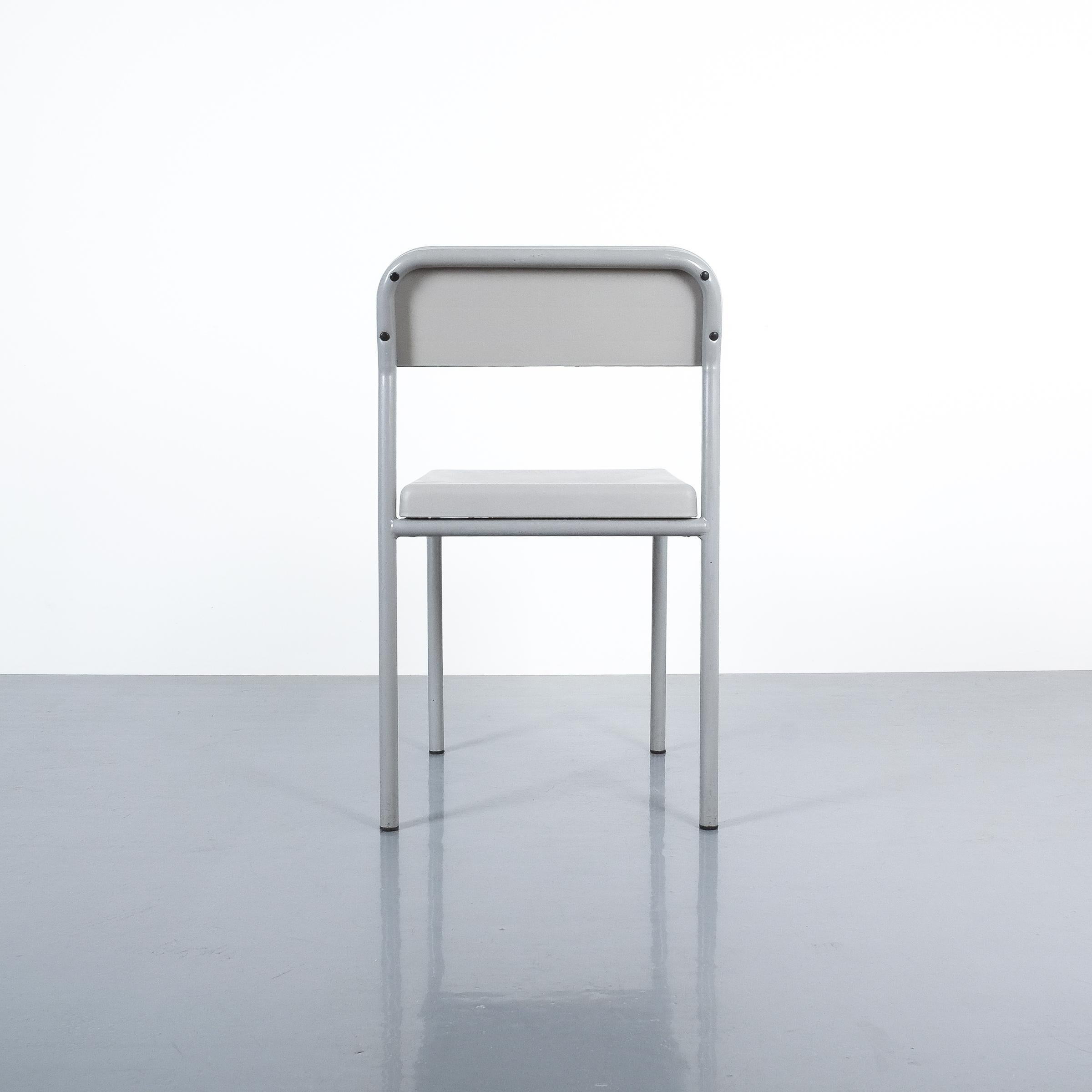 Ettore Sottsass Griechische Stühle, einer von sieben grauen Bieffeplast-Stühlen, Italien, 1980 (Ende des 20. Jahrhunderts) im Angebot