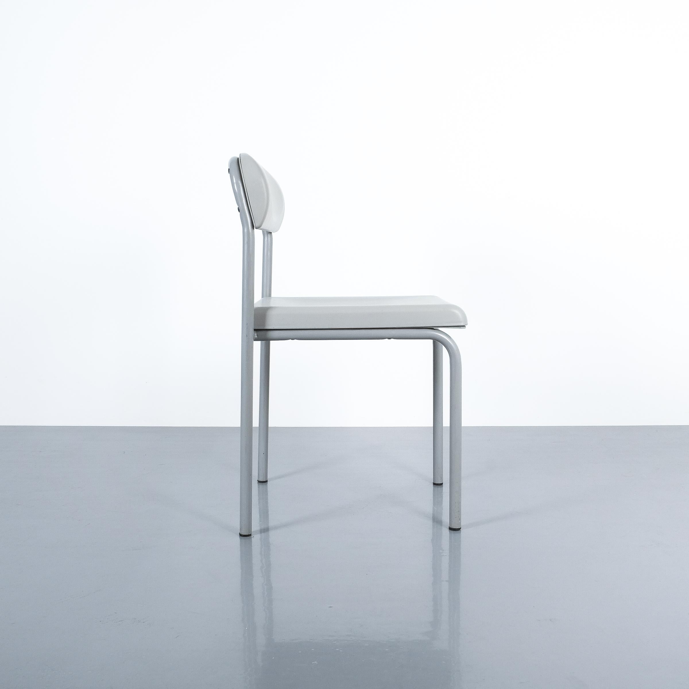 Ettore Sottsass Griechische Stühle, einer von sieben grauen Bieffeplast-Stühlen, Italien, 1980 (Stahl) im Angebot