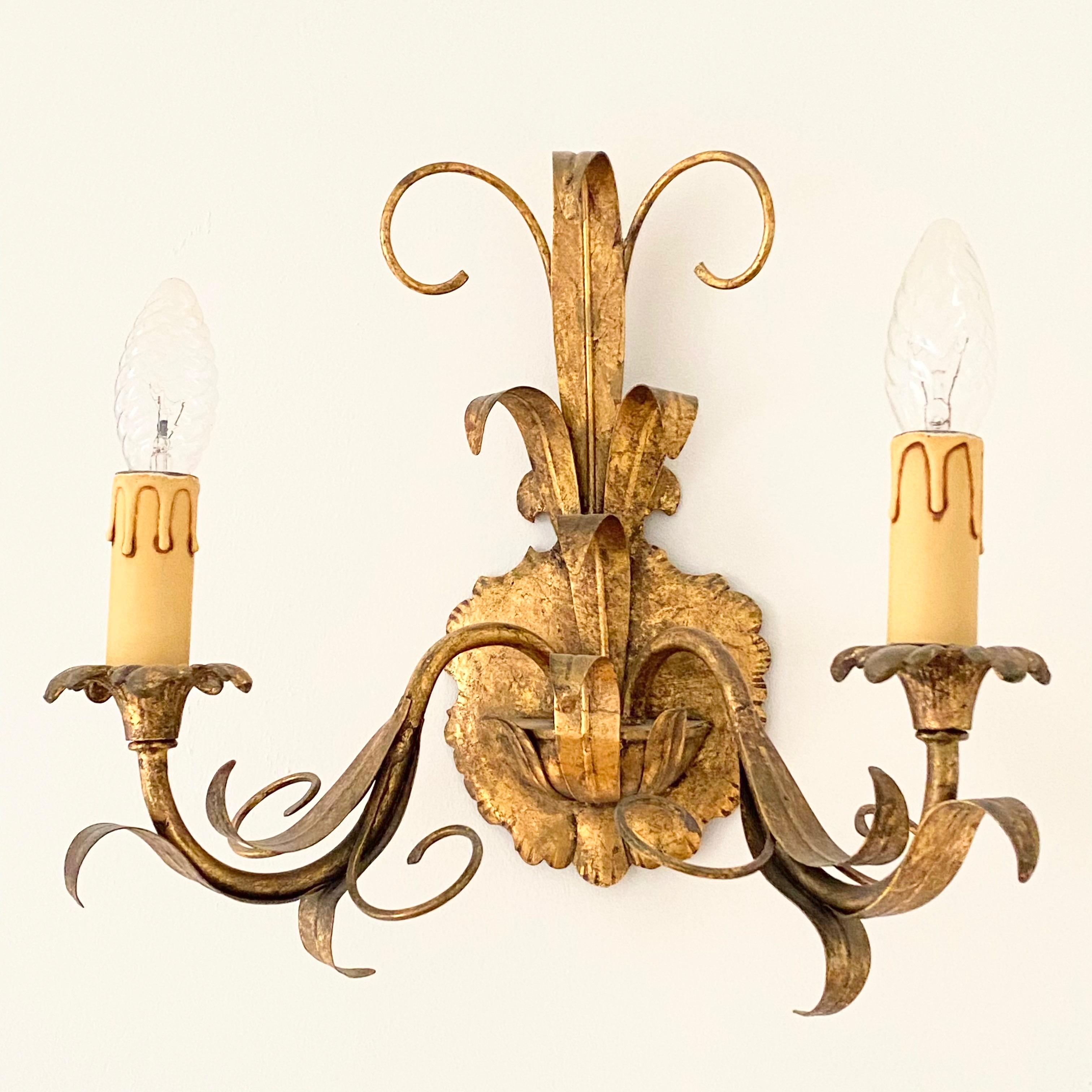 One of Four Toleware Italian Gilded Sconce Florentine Style, Italy, 1960s In Good Condition In Nuernberg, DE