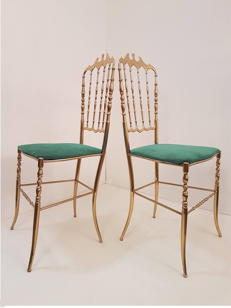Set of refined Italian Campanino Classic Chiavari chairs, circa 1950s.
Massive brass with upholstered with beautiful emerald green velvet.

The price is for the one item. Sold superlatively, in pairs or as a set.
In very good condition.