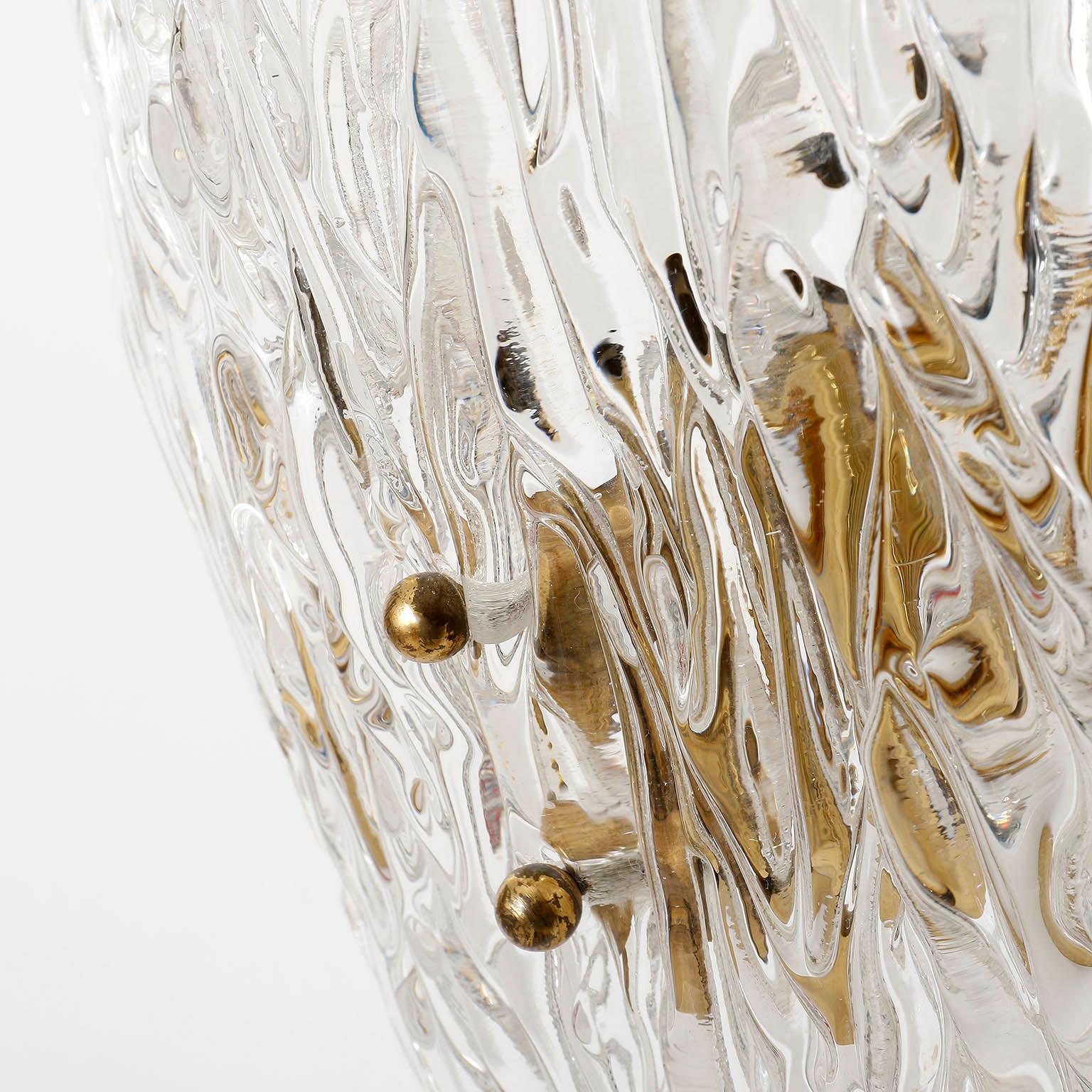 One of Six J.T. Kalmar Wall Lamps Sconces 'Vongola', Brass Textured Glass, 1960s In Good Condition In Hausmannstätten, AT