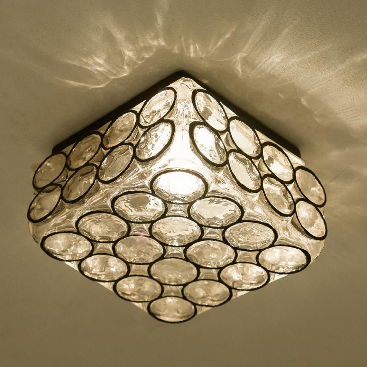 Allemand L'une des huit colonnes lumineuses carrées en fer et verre de Limburg, années 1960 en vente