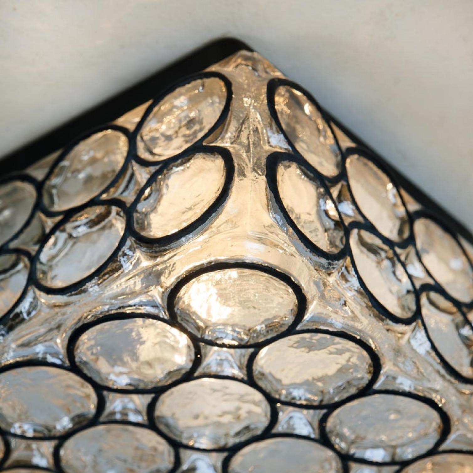 Milieu du XXe siècle L'une des huit colonnes lumineuses carrées en fer et verre de Limburg, années 1960 en vente