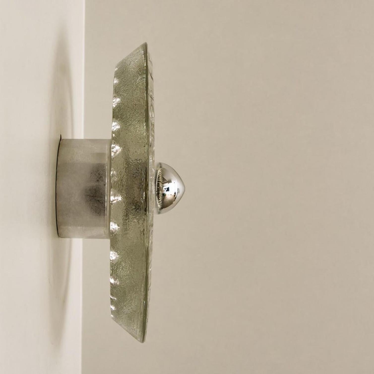 Eine der fünf Putzler Wall Lights, skulpturales Glas und Chrom, 1970er Jahre im Zustand „Gut“ im Angebot in Rijssen, NL