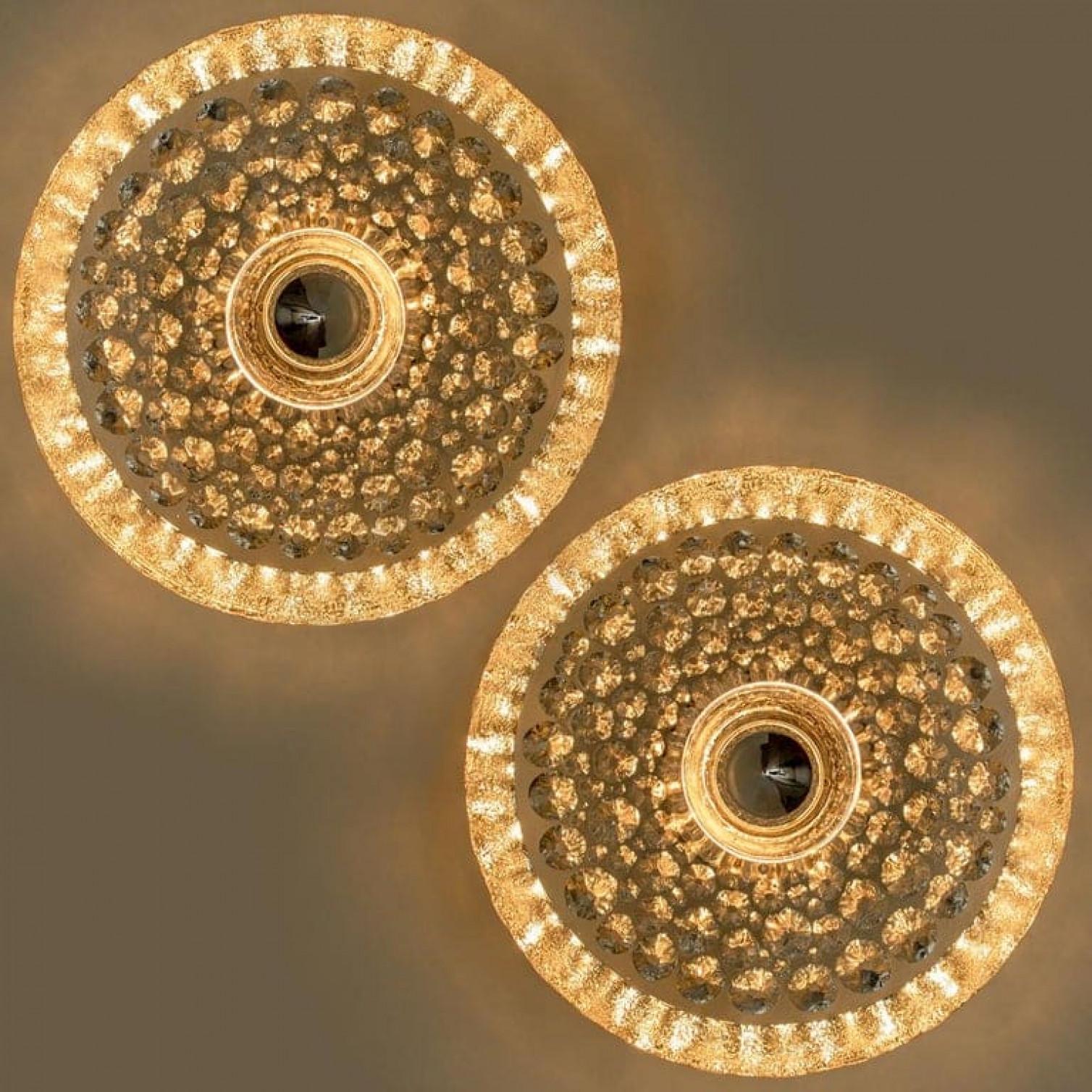 Eine der fünf Putzler Wall Lights, skulpturales Glas und Chrom, 1970er Jahre (Ende des 20. Jahrhunderts) im Angebot