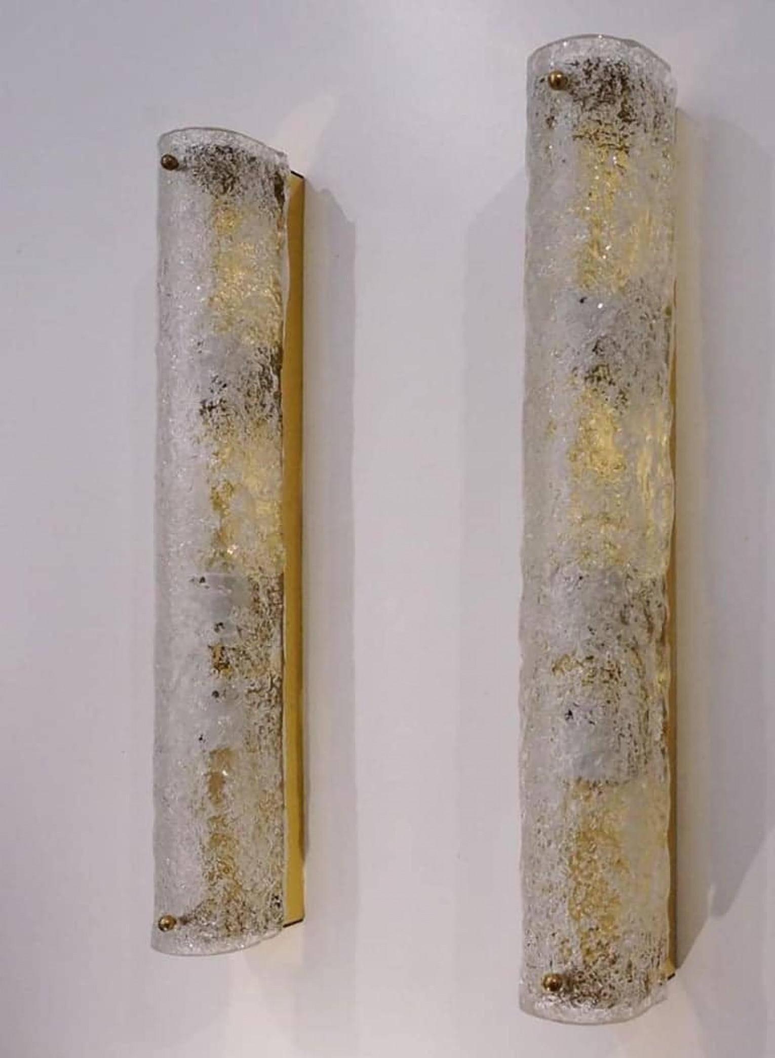 Una delle quattro lampade da parete in vetro soffiato di Murano e ottone di Hillebrand in vendita 3