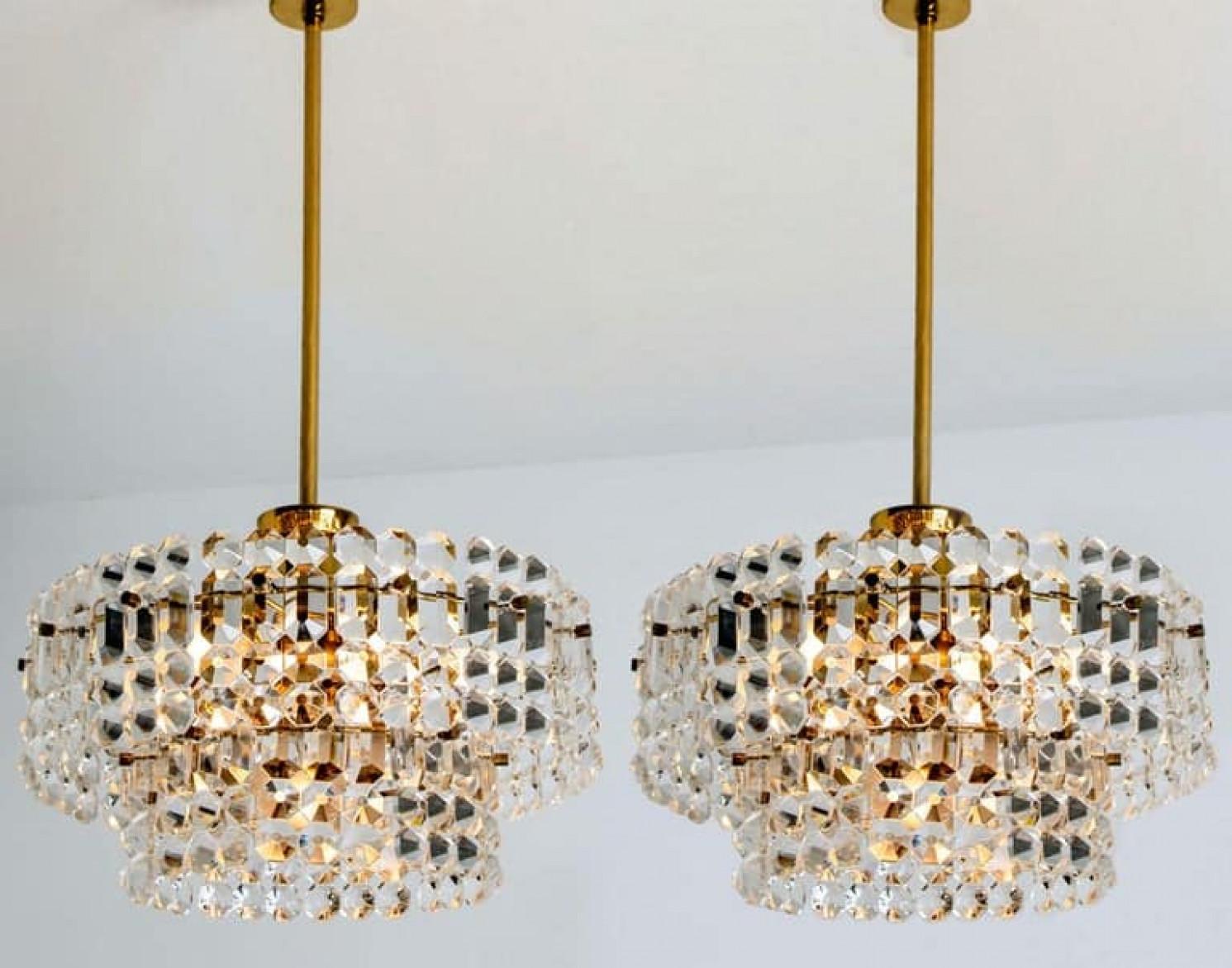 L'une des quatre appliques Kinkeldey en laiton, cristal et laiton doré, 1970 en vente 9