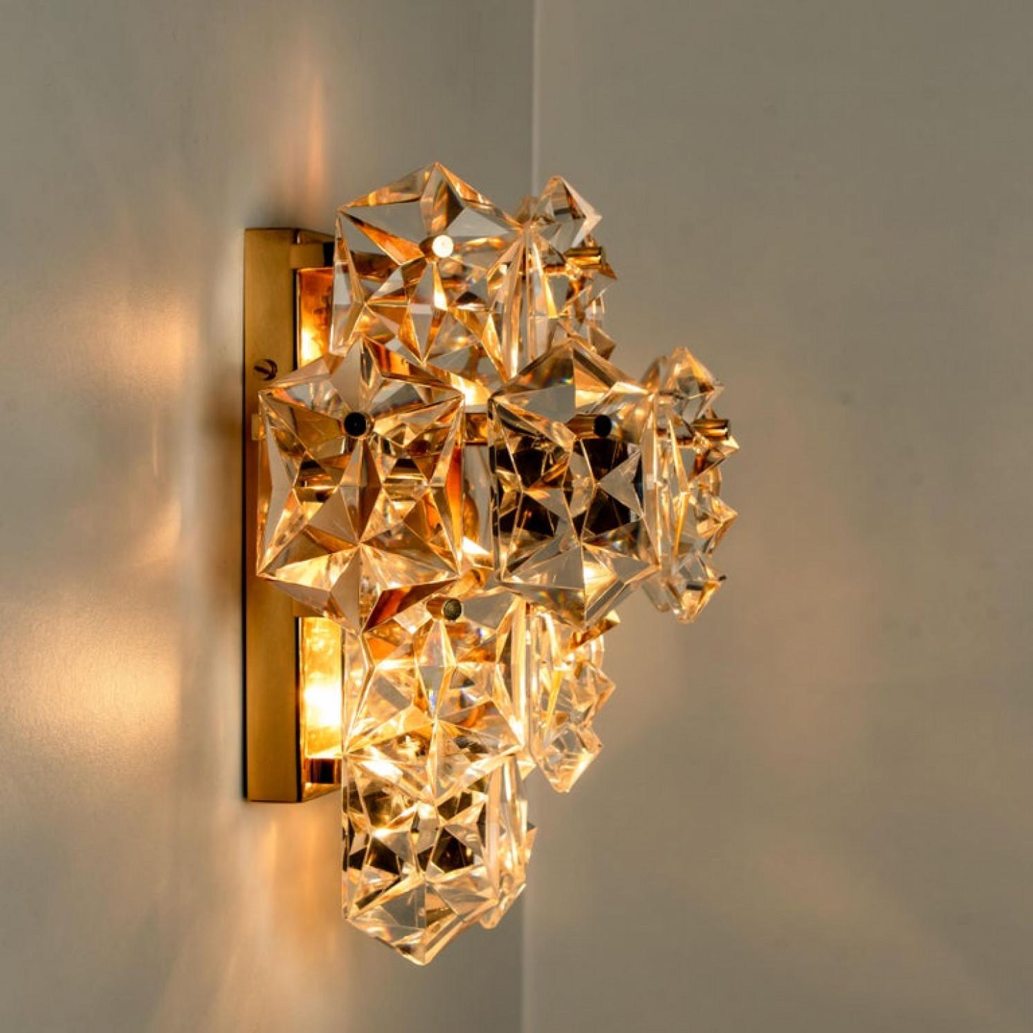 One of the Four Large Gilt Brass Faceted Crystal Sconces Wall Lights Kinkeldey In Excellent Condition For Sale In Rijssen, NL