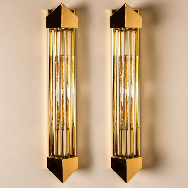 1 of the 4 large exceptional Murano glass wall sconces featuring four large crystal clear round glass prism-rods, with brass details and back plate. Illuminates beautifully. High-end pieces.

Different effects can be achieved by fitting different