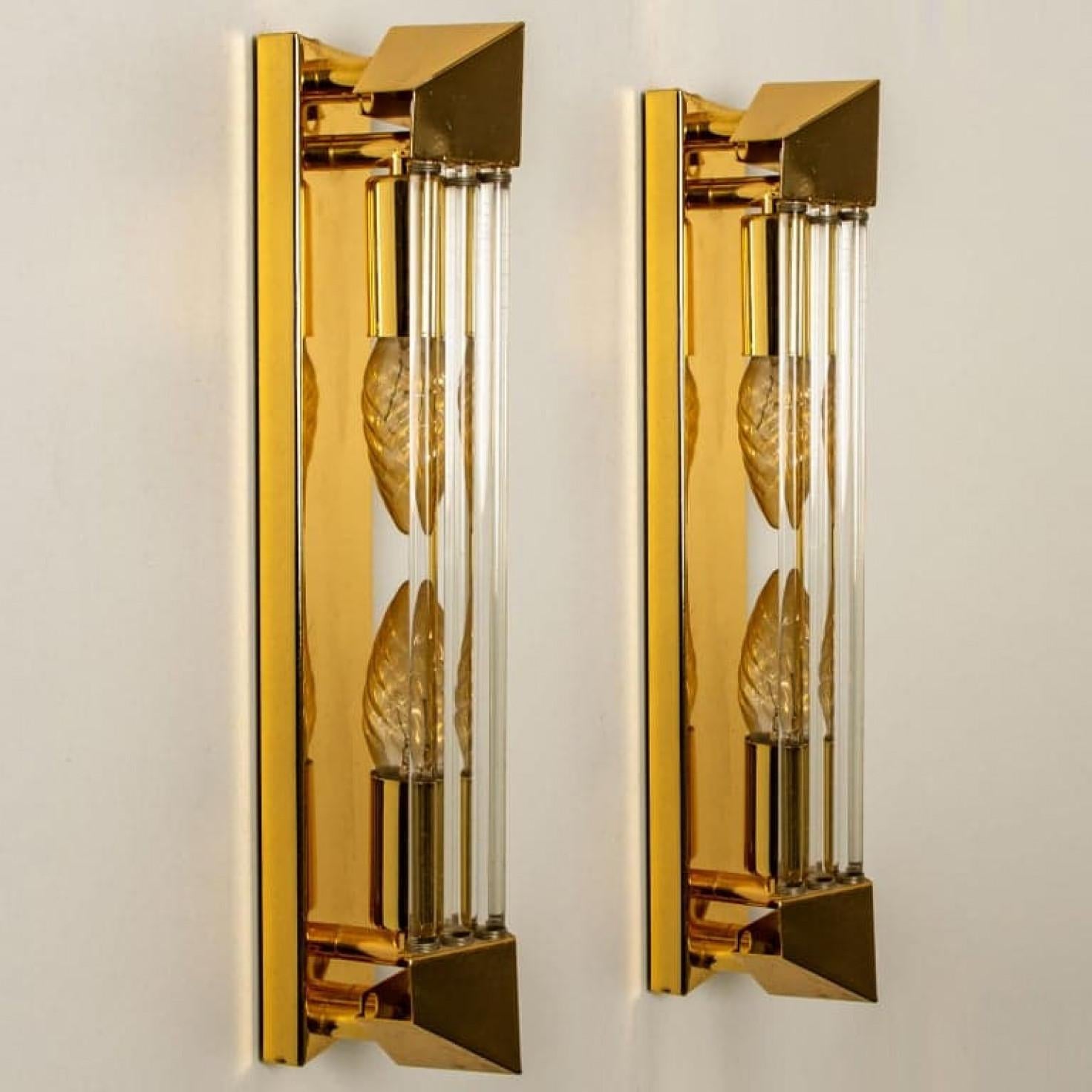 One of the Four Large Venini Style Murano Glass and Gilt Brass Sconces, Italy In Good Condition For Sale In Rijssen, NL
