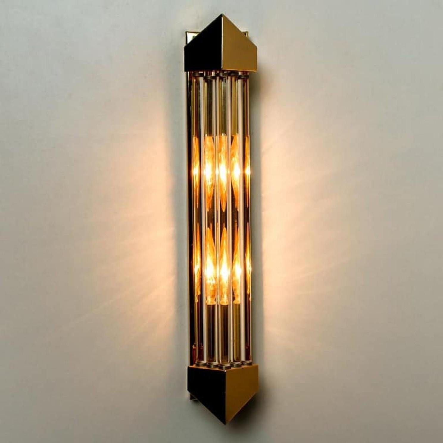 Or L'une des quatre grandes appliques de style Venini en verre de Murano et laiton doré, Italie en vente