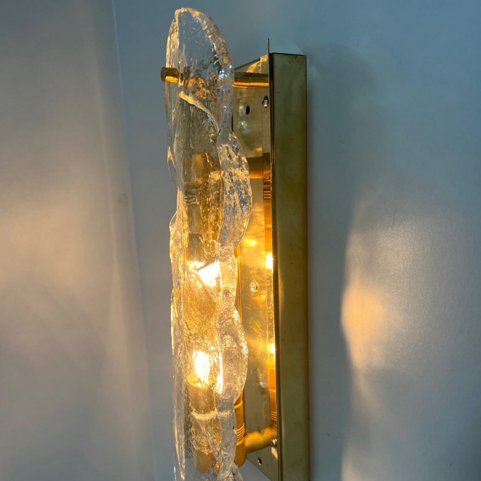 Una delle quattro coppie di luci da parete in vetro trasparente con vortice di agrumi  da J.T. Kalmar in vendita 3