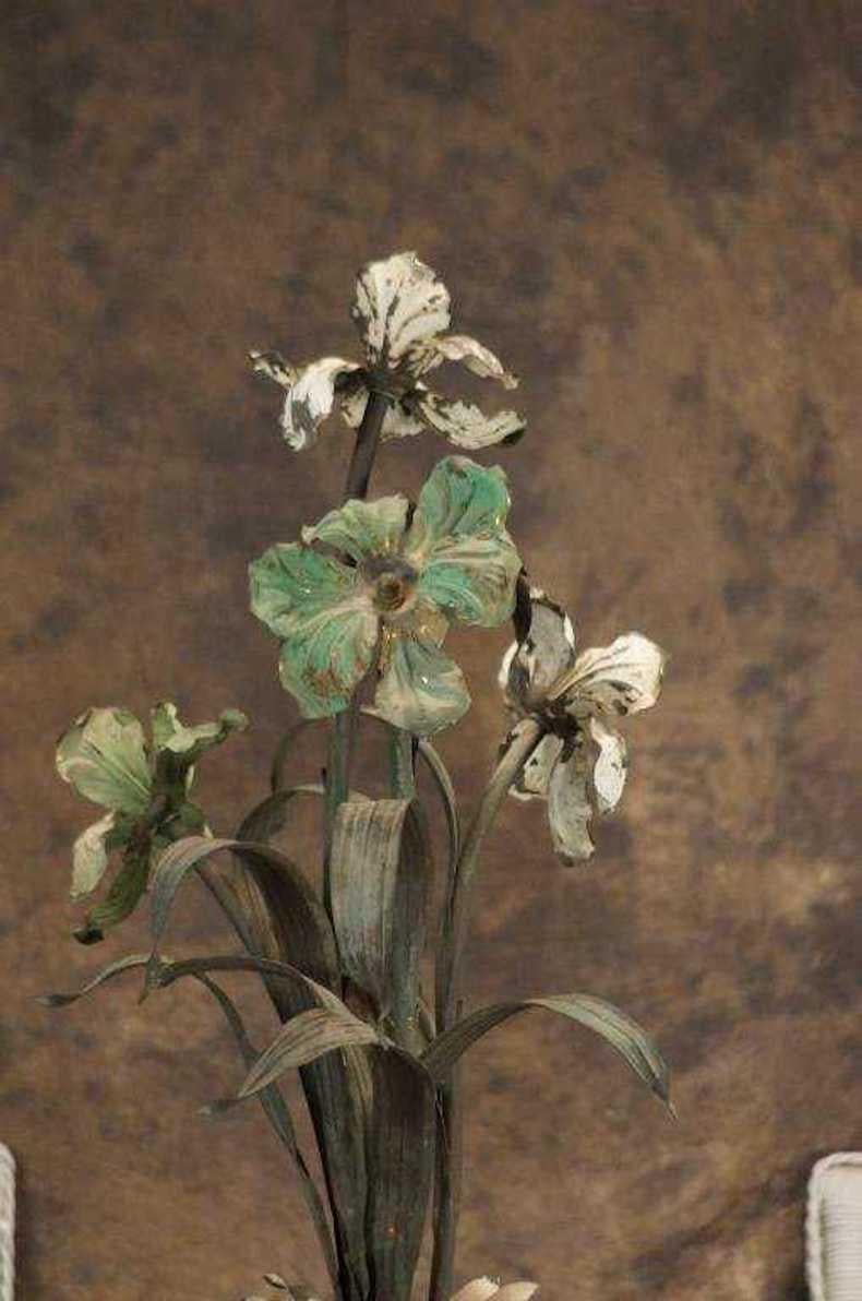 Planta de hierro Antique French  Centro de mesa escultórico, hacia 1880 Pintado a mano en venta