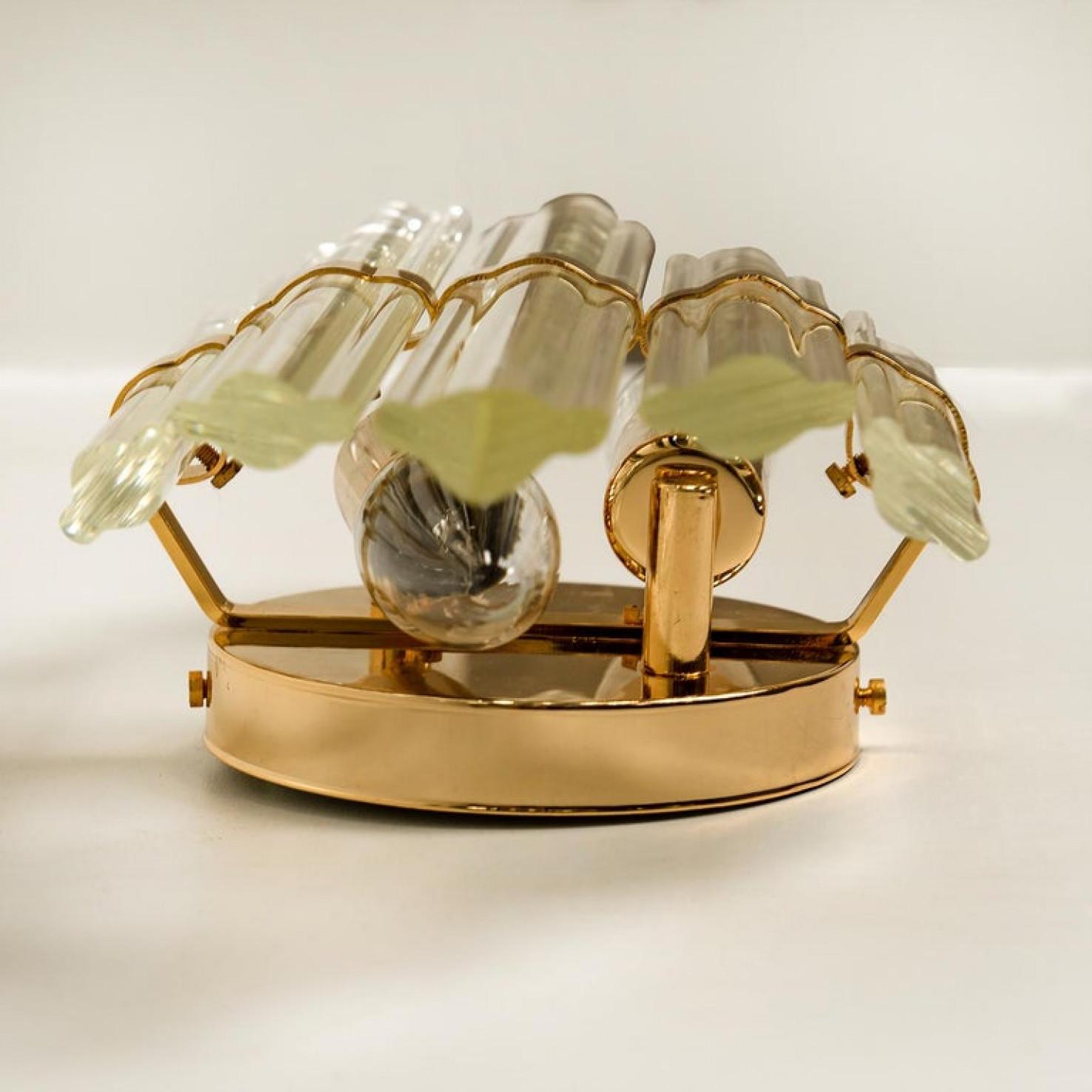 One of the Seven Large Venini Style Murano Glass and Gilt Brass Sconces, Italy For Sale 2