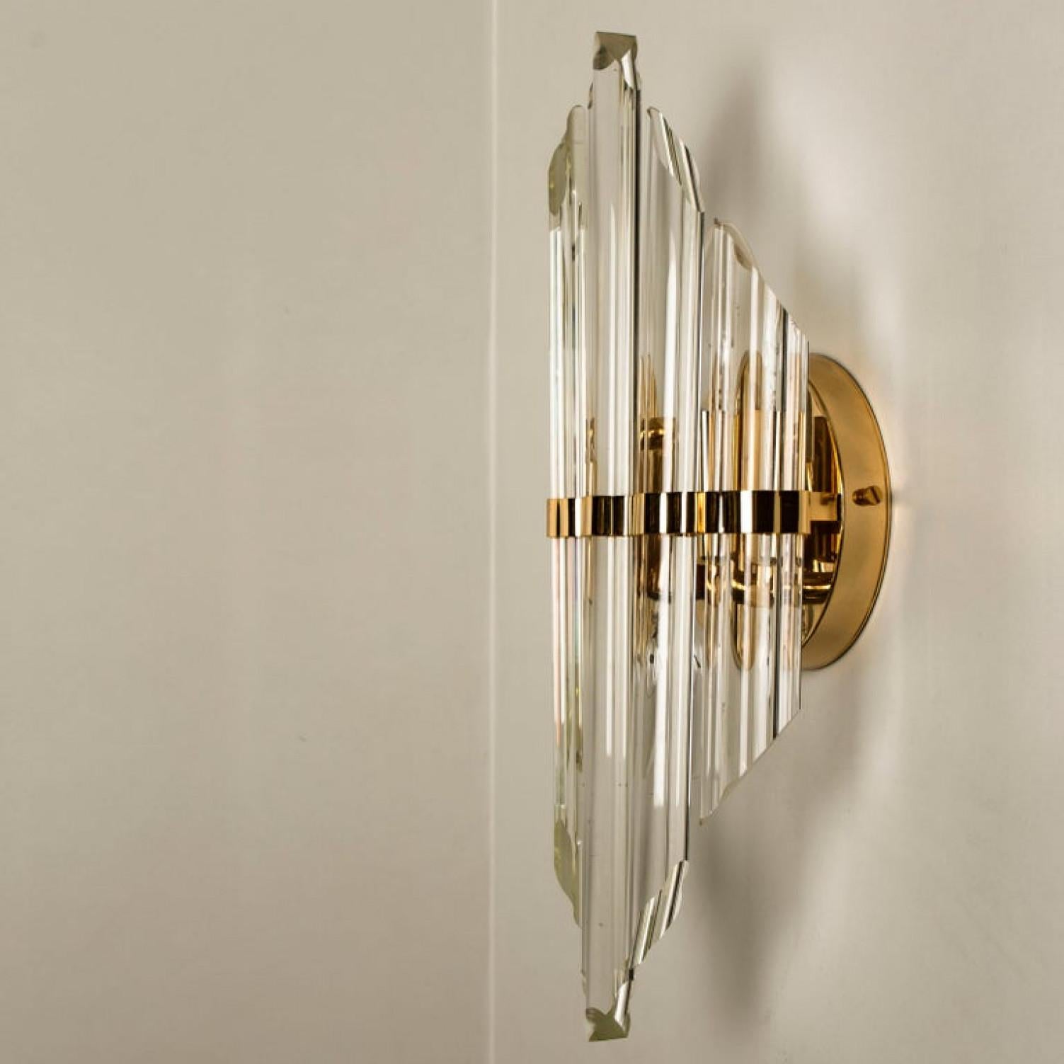 One of the Seven Large Venini Style Murano Glass and Gilt Brass Sconces, Italy For Sale 4