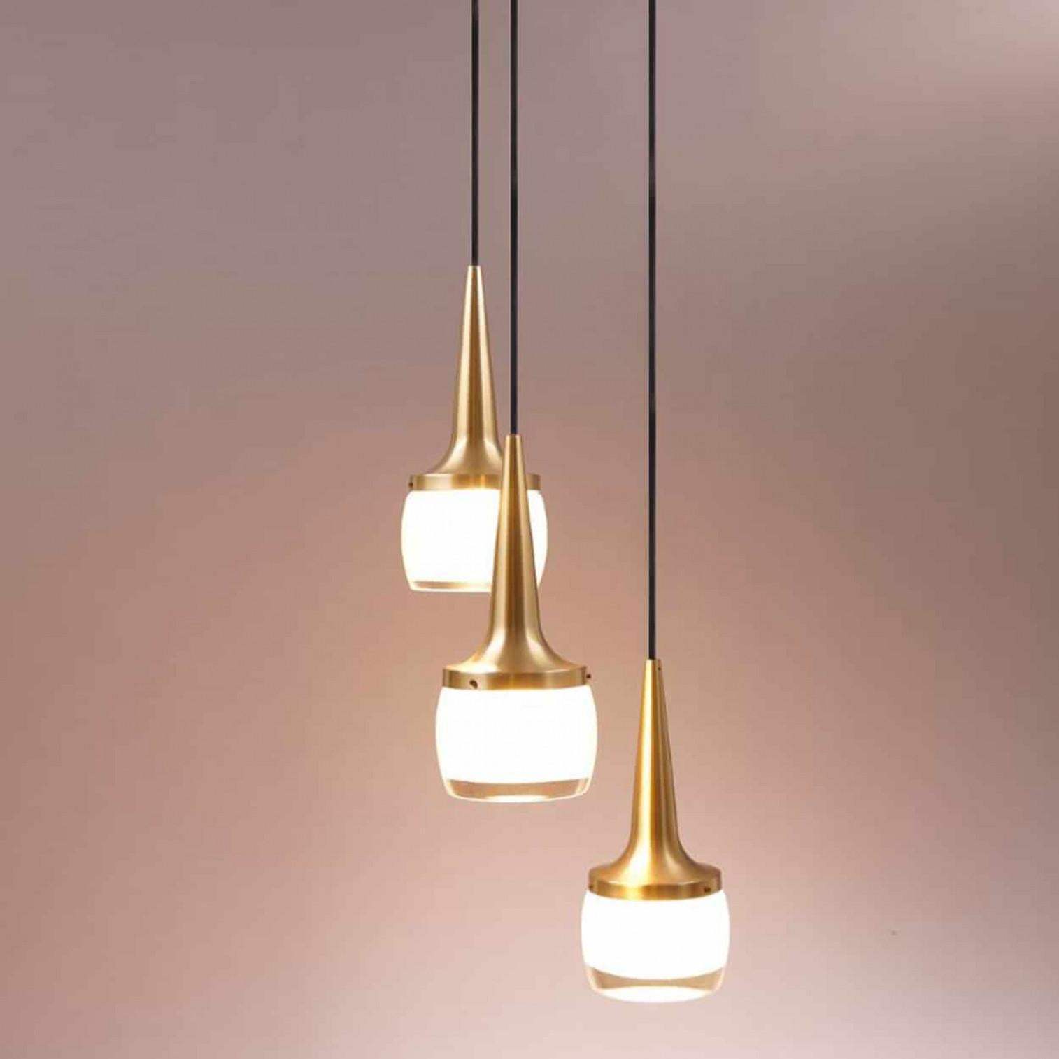 Altro Uno dei sei  Apparecchi a cascata in ottone e vetro di Staff, 1960 in vendita