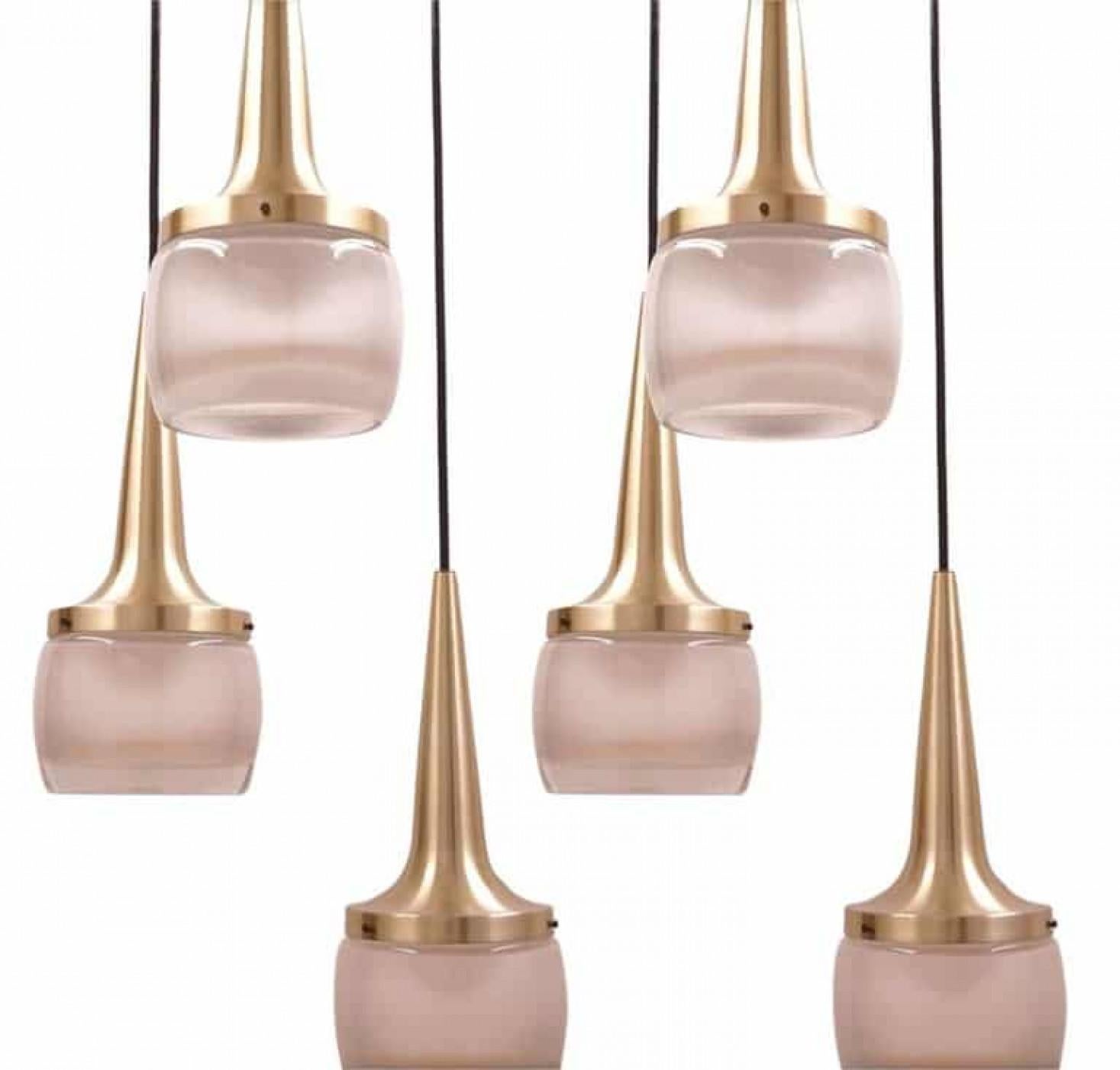 Alluminio Uno dei sei  Apparecchi a cascata in ottone e vetro di Staff, 1960 in vendita