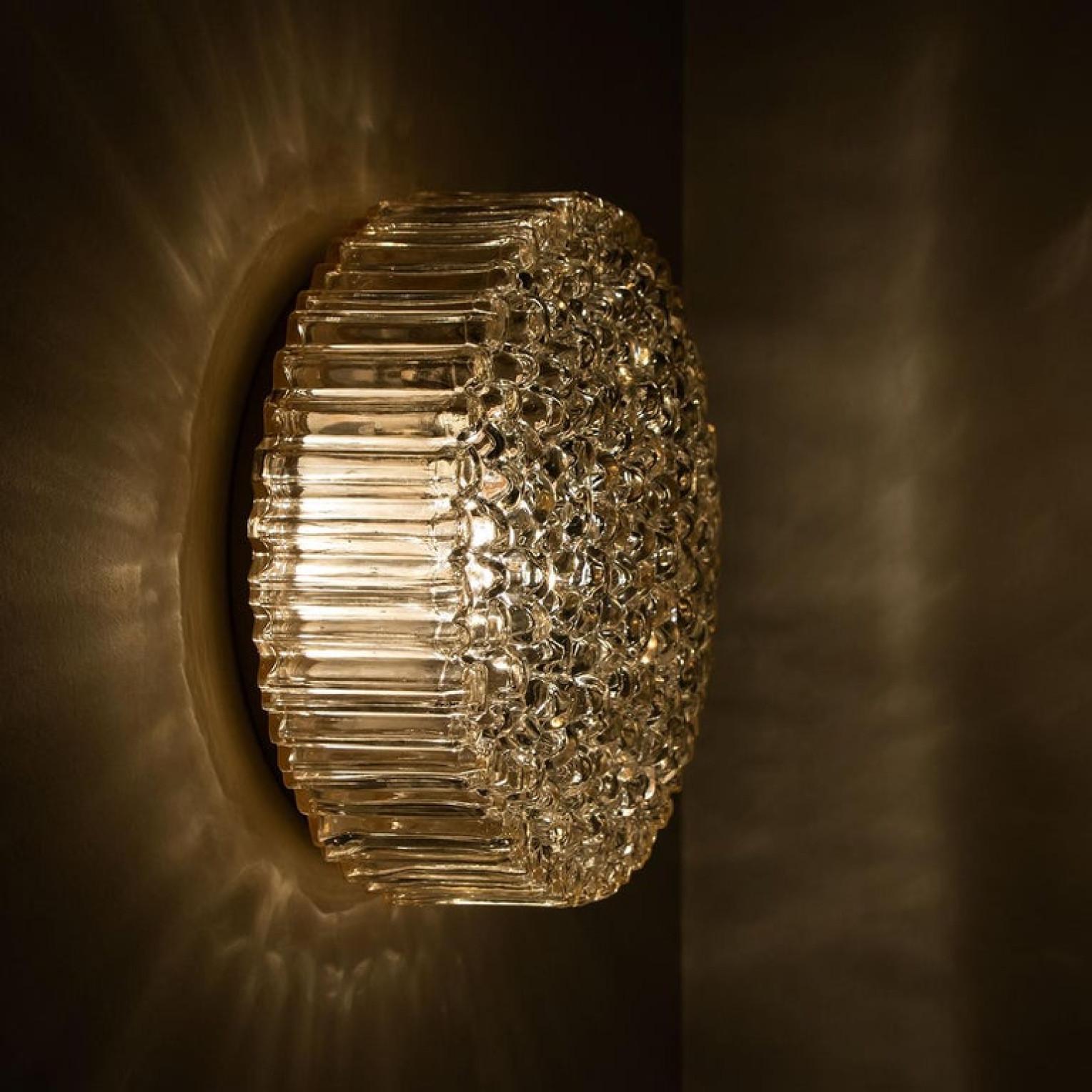 One of the Six Glass Brass Wall Lights/ Flush Mounts by Motoko Isshi for Staff In Good Condition For Sale In Rijssen, NL