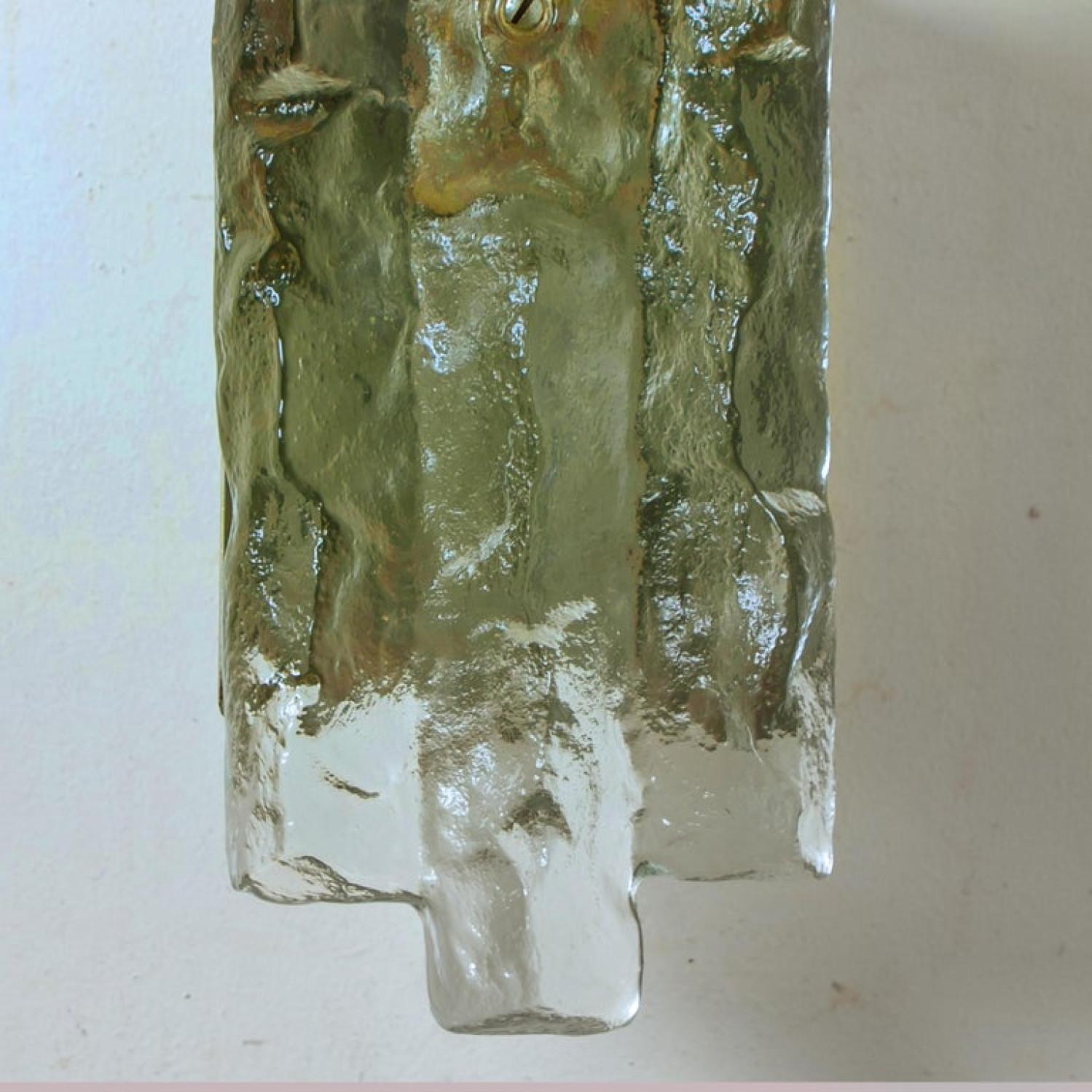 Einer der sechs Kalmar-Eisglas-Wandleuchter von J.T. Kalmar, Österreich, 1970er-Jahre im Angebot 2