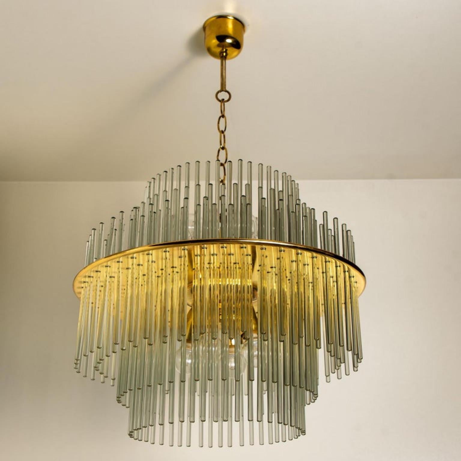 Uno de los seis apliques modernos de varilla de cristal de Sciolari para Lightolier Moderno de mediados de siglo en venta
