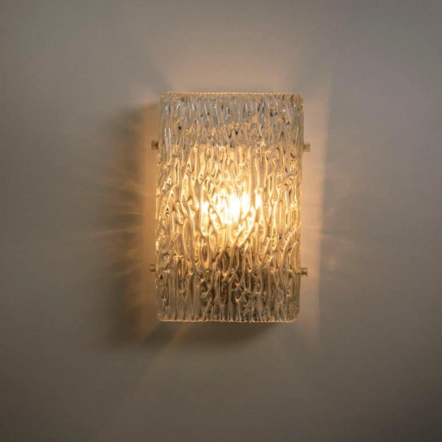 Laqué Un des six luminaires modernes faits à la main par J.T. Kalmar, Autriche, pour Katie en vente