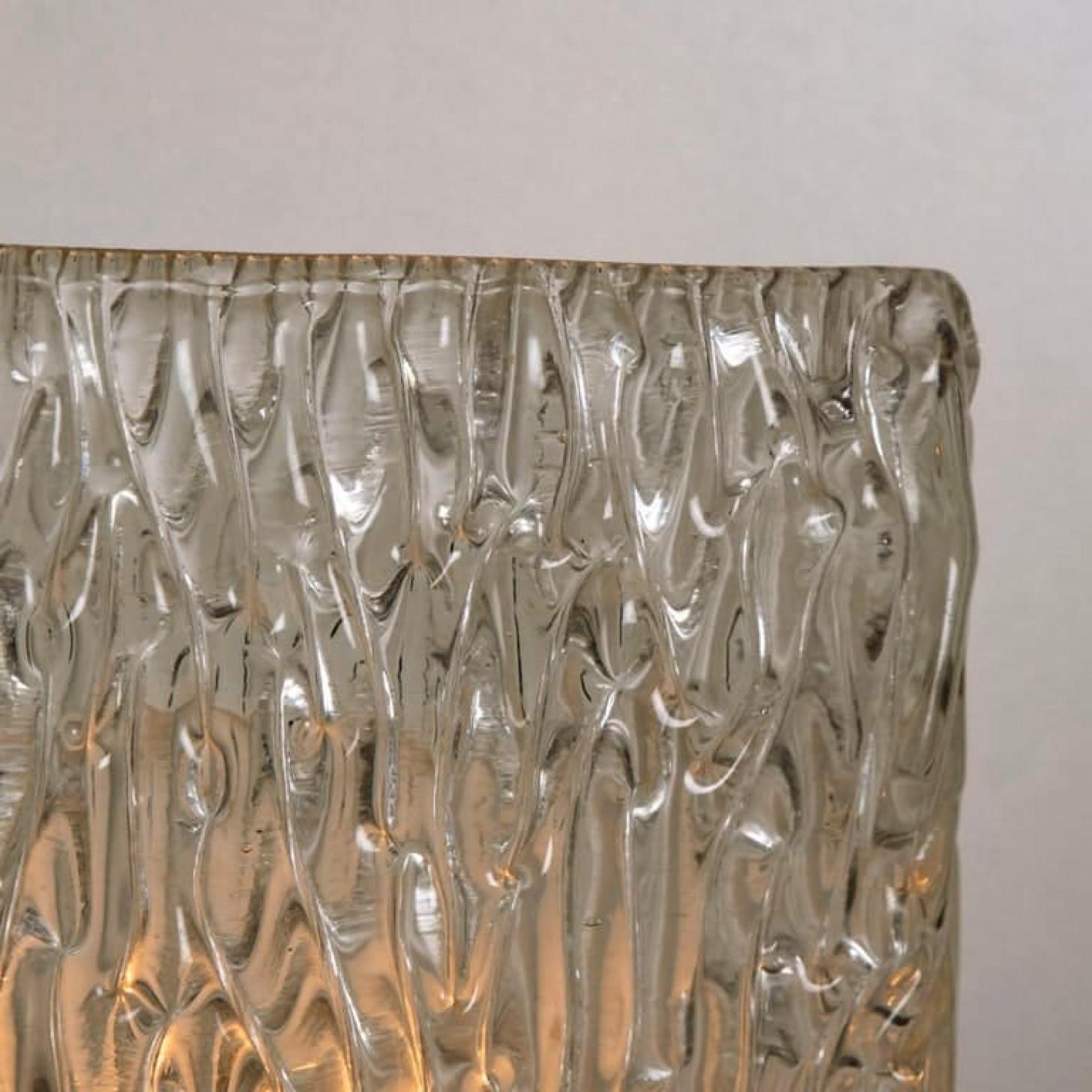 20ième siècle Un des six luminaires modernes faits à la main par J.T. Kalmar, Autriche, pour Katie en vente