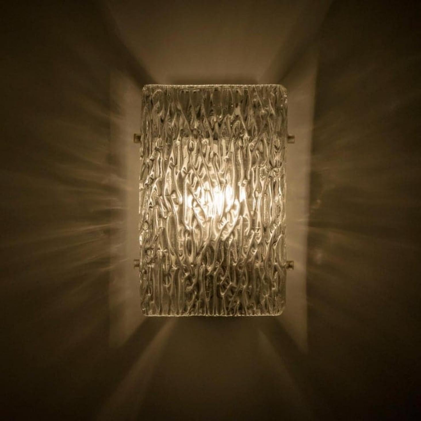 Un des six luminaires modernes faits à la main par J.T. Kalmar, Autriche, pour Katie en vente 1