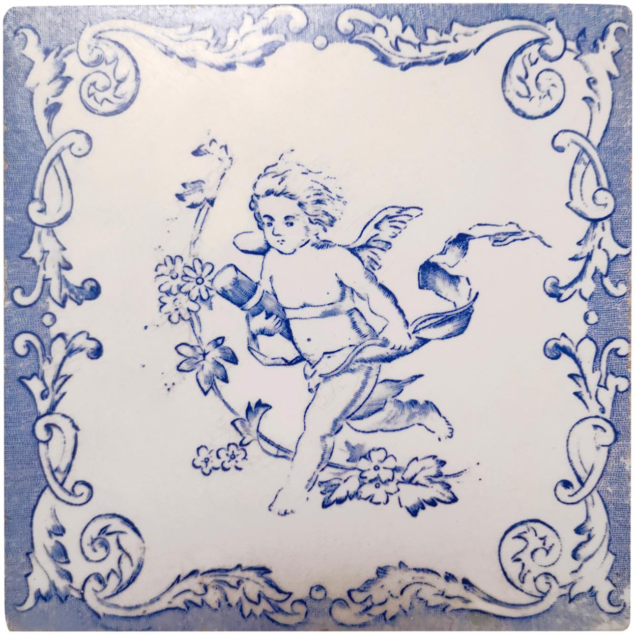 L'un des six ensembles de quatre carreaux de céramique avec des anges, vers 1930 Bon état - En vente à Rijssen, NL