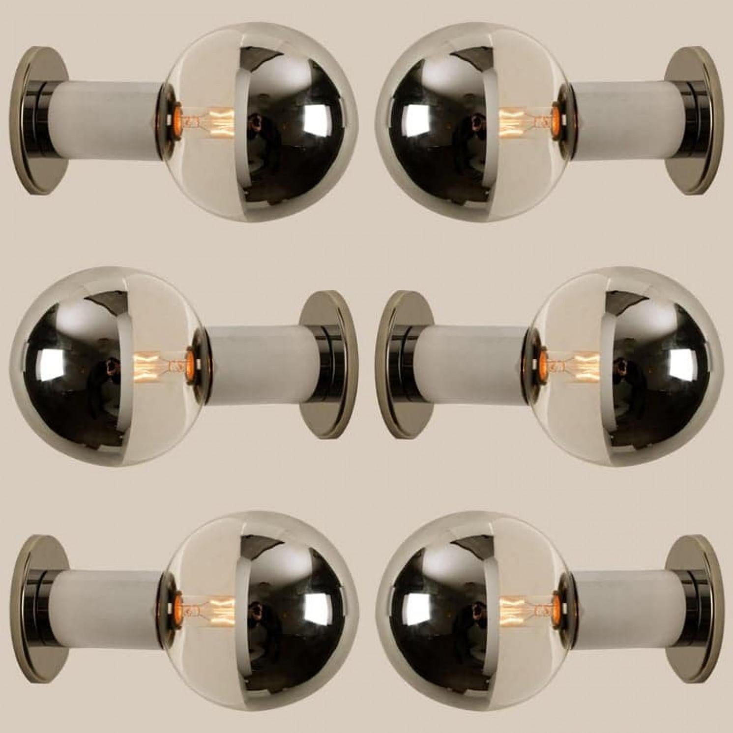 Mid-Century Modern L'une des six lampes murales/appliques à encastrer de Motoko Ishii pour Staff, années 1970 en vente