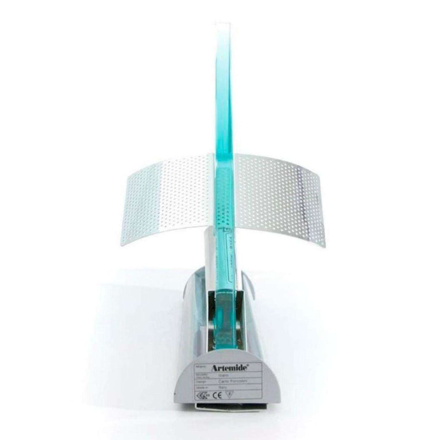 Uno de los diez apliques triangulares de vidrio y aluminio, Artemide, 1984 en venta 3