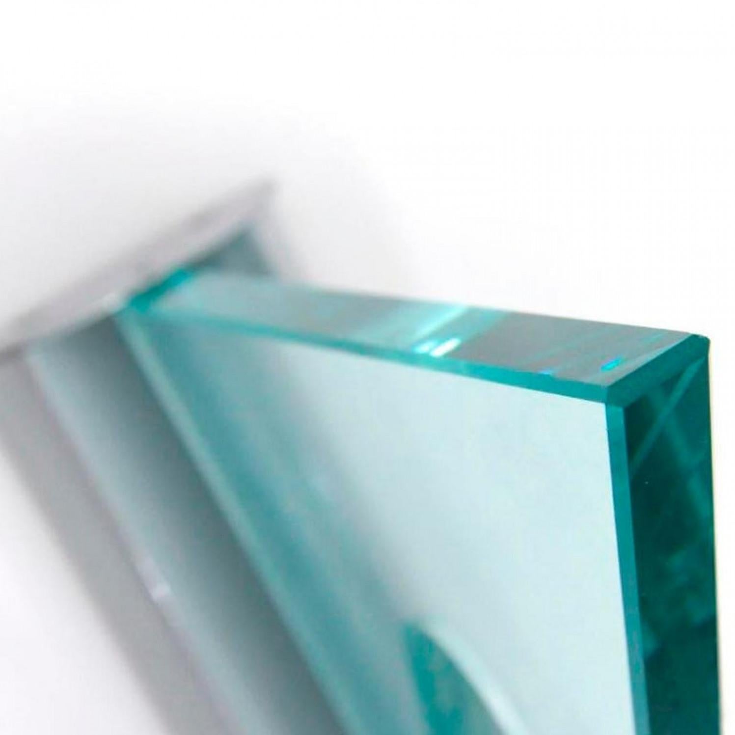 Uno de los diez apliques triangulares de vidrio y aluminio, Artemide, 1984 en venta 5