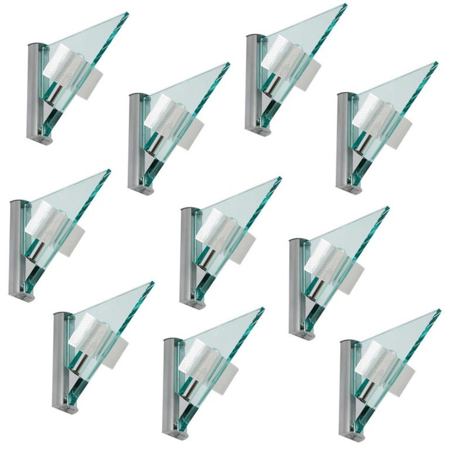 Uno de los diez apliques triangulares de vidrio y aluminio, Artemide, 1984 Italiano en venta