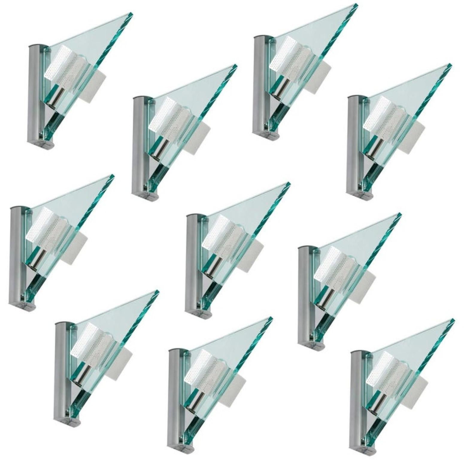 Autre The Ten Glass Aluminium Triangle Shaped Wall Lights, Artemide, 1984 (L'une des dix appliques en forme de triangle en verre et en aluminium) en vente