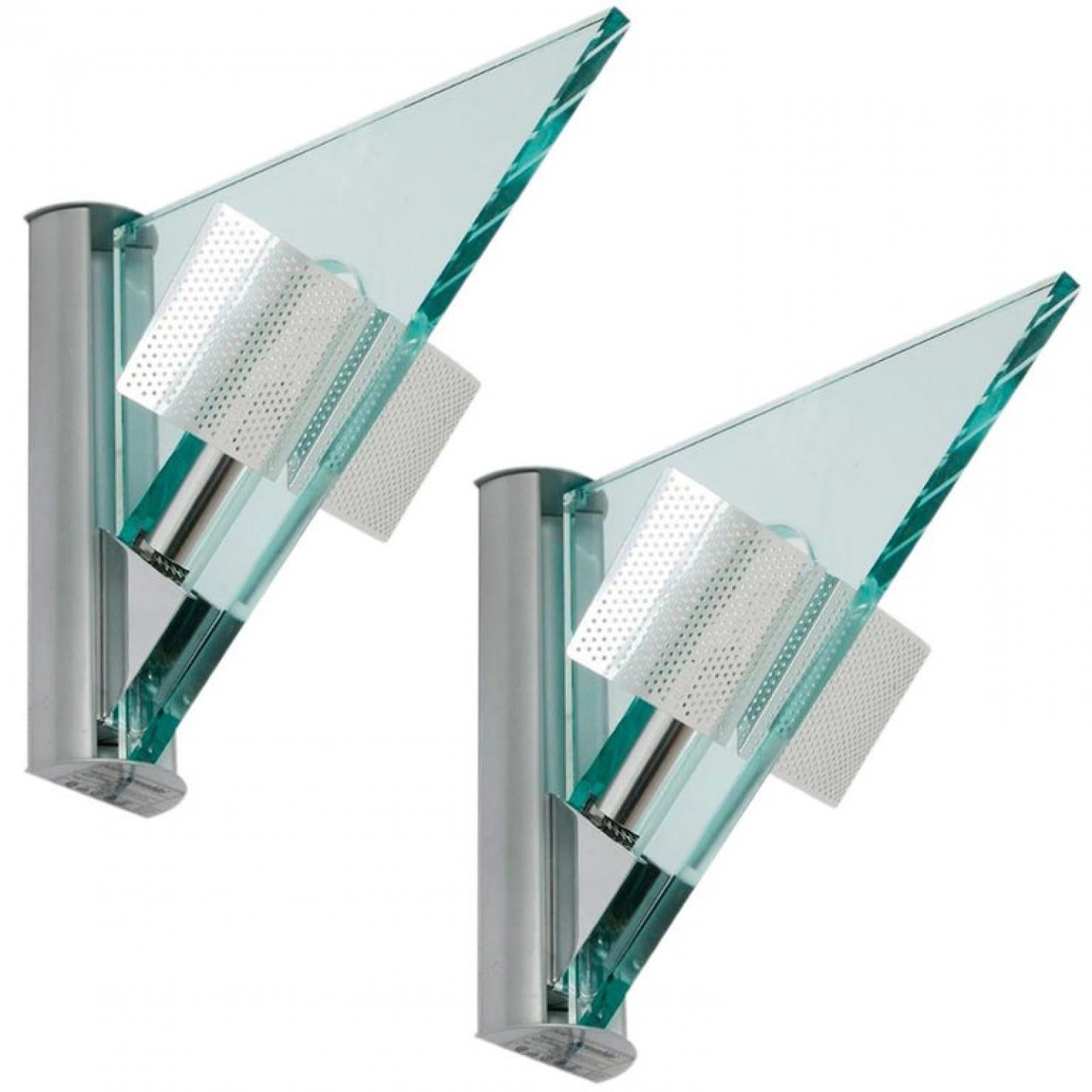 Uno de los diez apliques triangulares de vidrio y aluminio, Artemide, 1984 Otro en venta